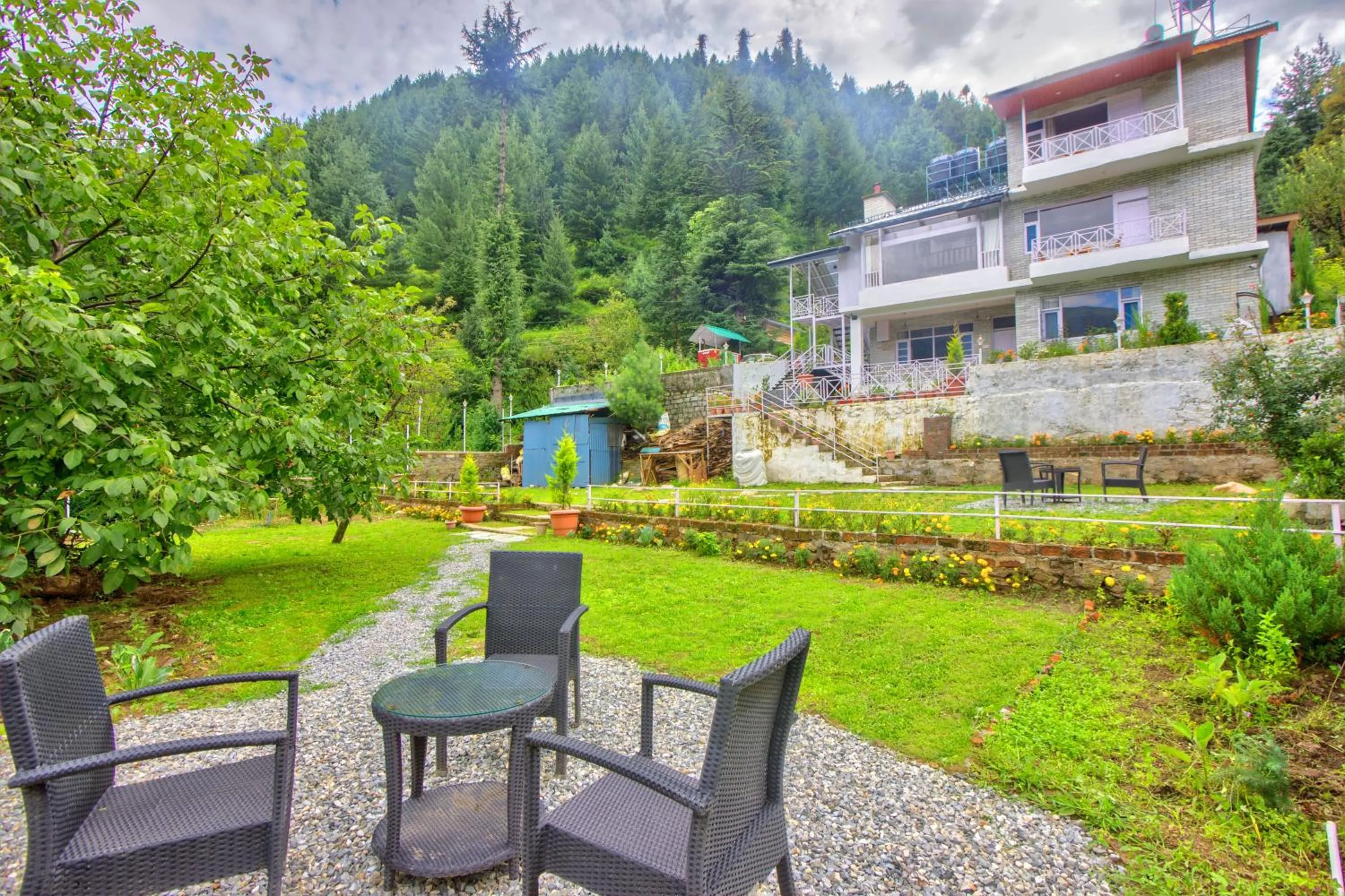 Garden in Baan by Snow City Farm