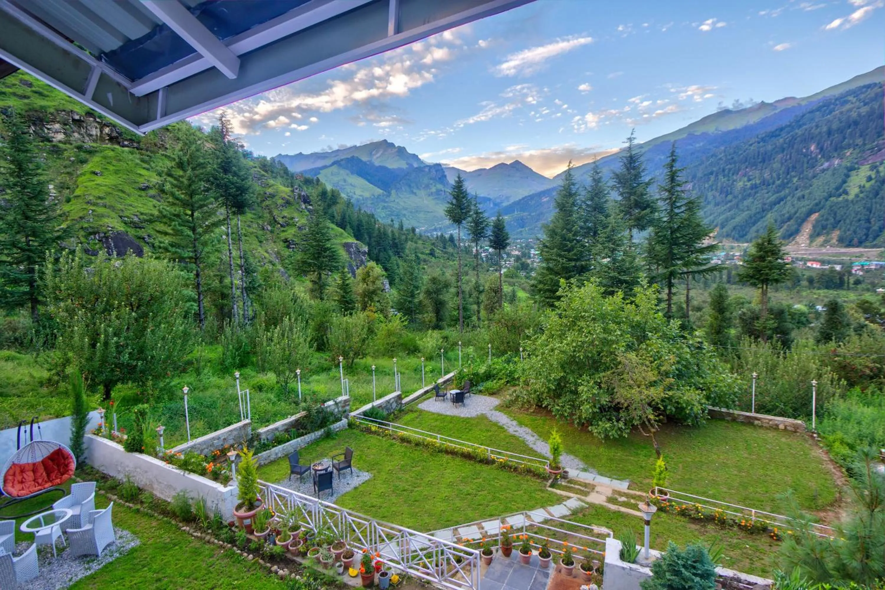 Garden view in Baan by Snow City Farm