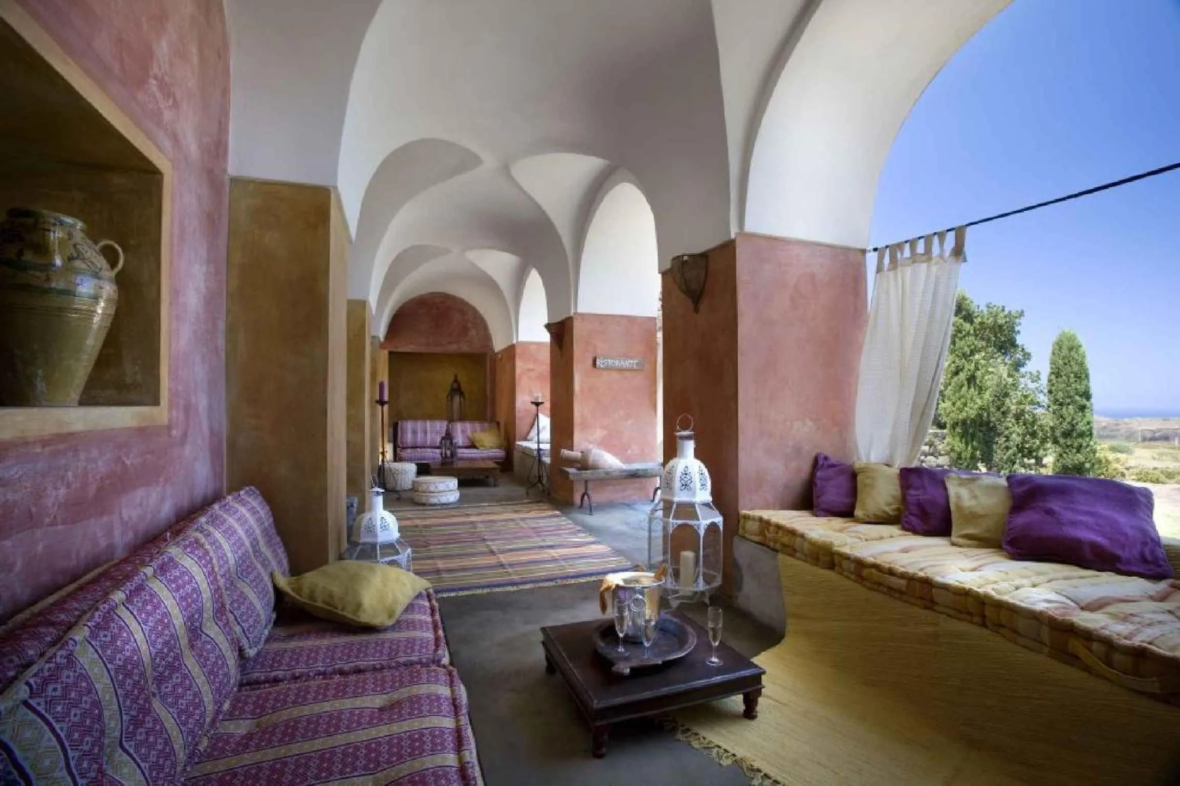 Communal lounge/ TV room in Zubebi