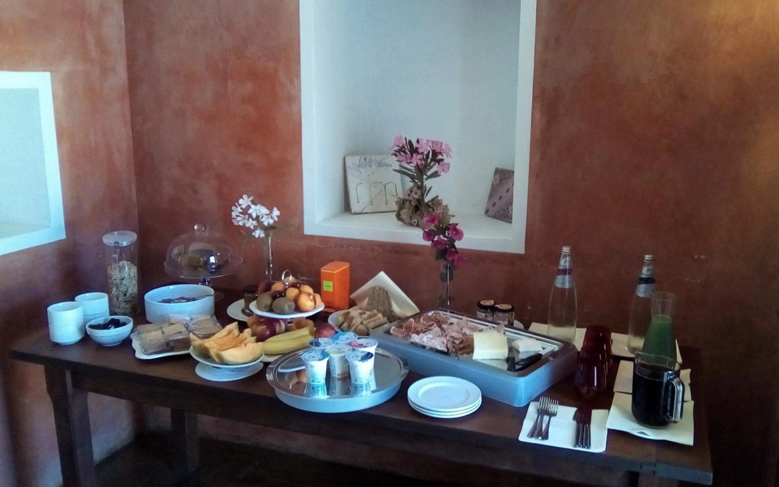 Continental breakfast in Zubebi