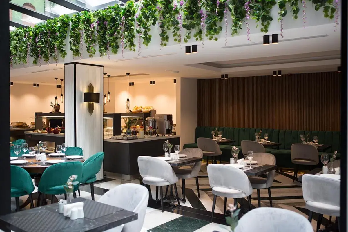 Restaurant/places to eat in Emens hotel Restaurant/places to eat in Emens hotel