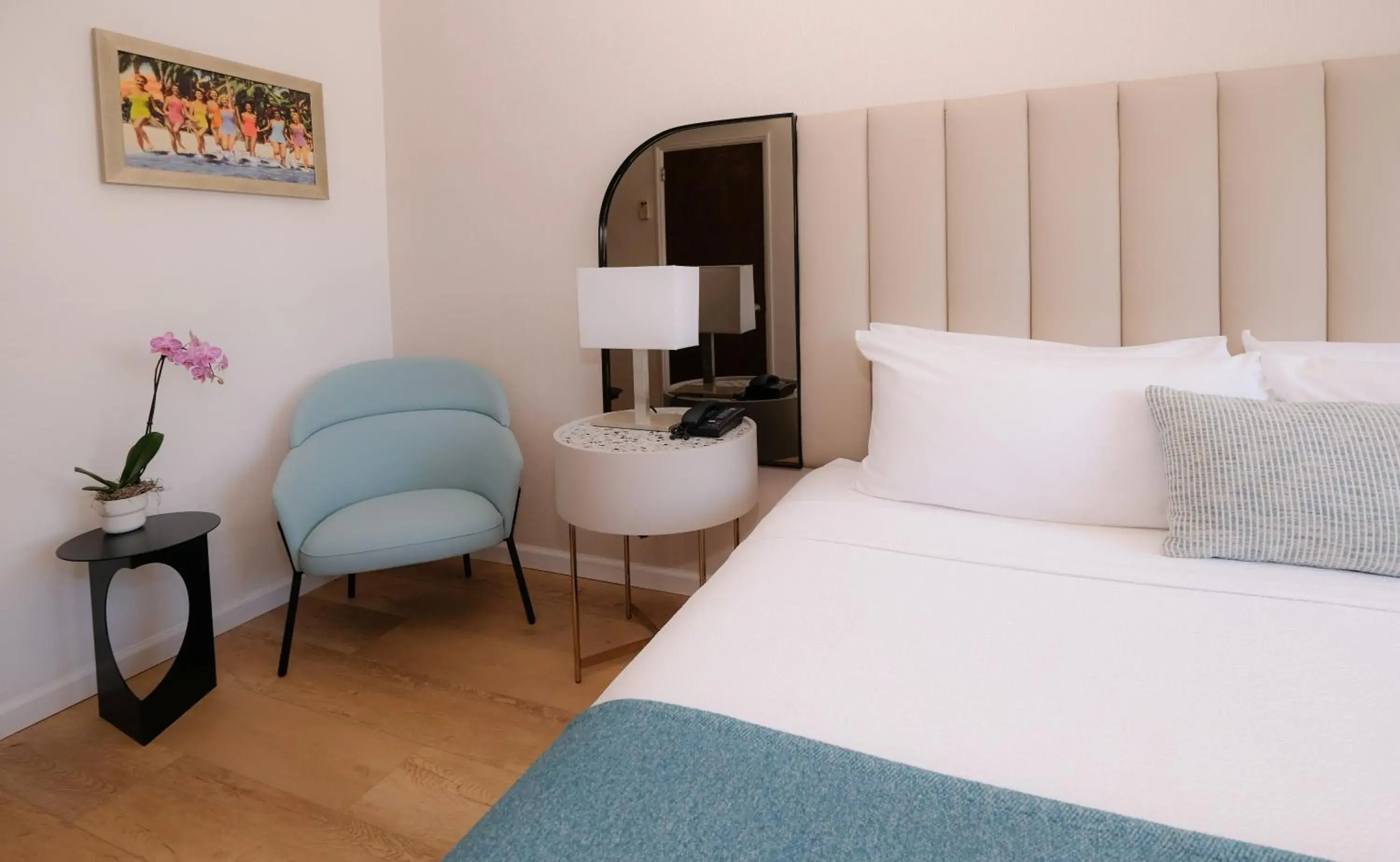 Bed in Avalon Hotel Bed in Avalon Hotel