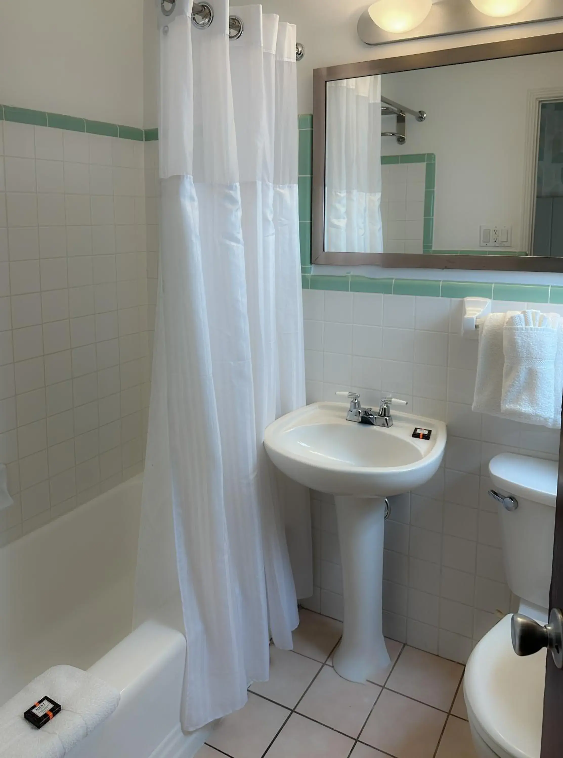 Classic King Room in Avalon Hotel Classic King Room in Avalon Hotel