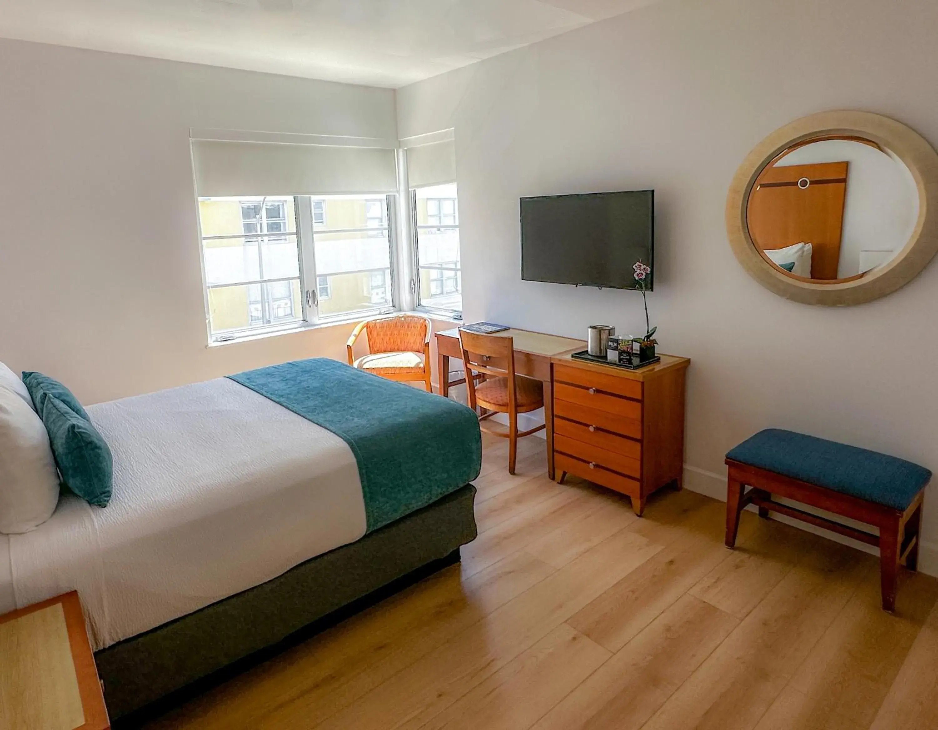 1 Queen Bed Partial Ocean View in Avalon Hotel 1 Queen Bed Partial Ocean View in Avalon Hotel