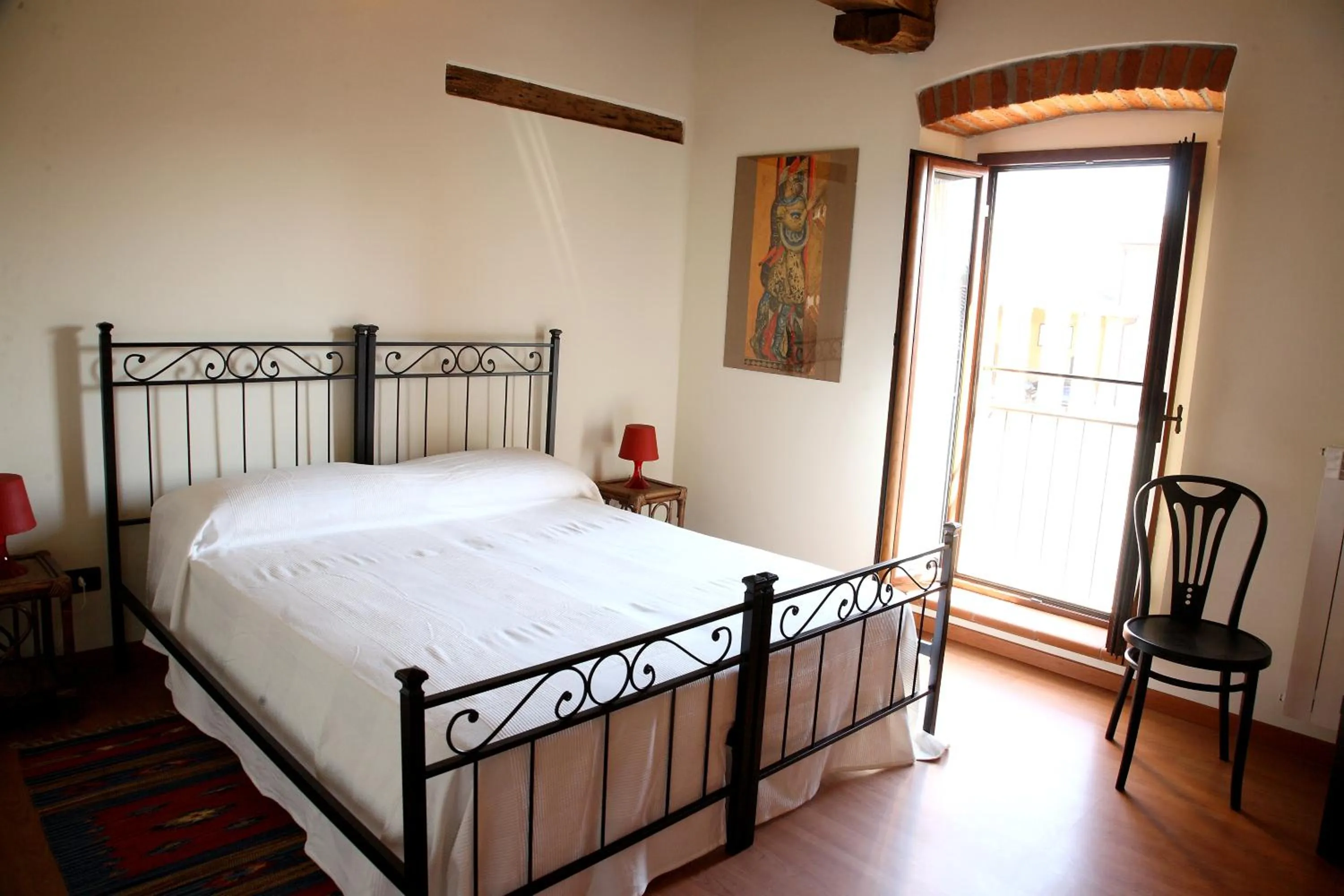 Photo of the whole room, Bed in B&B Stradivari