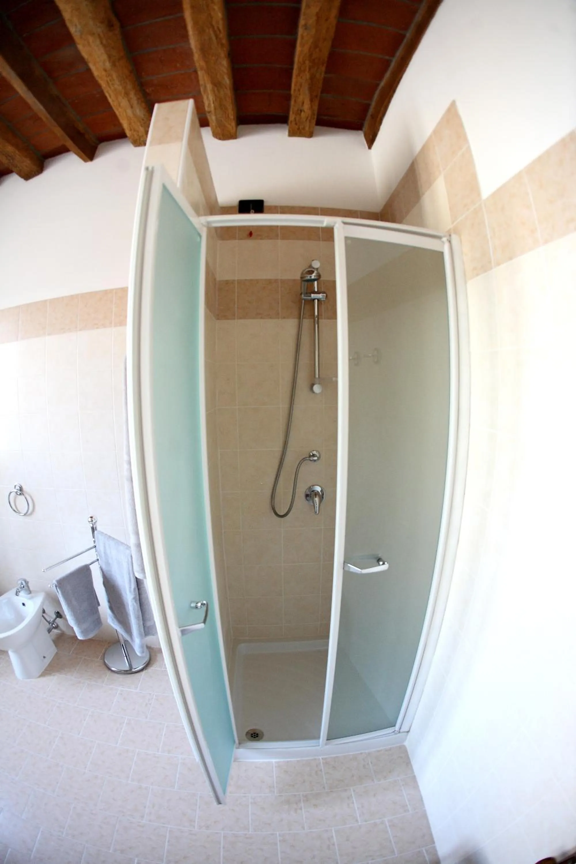 Shower in B&B Stradivari