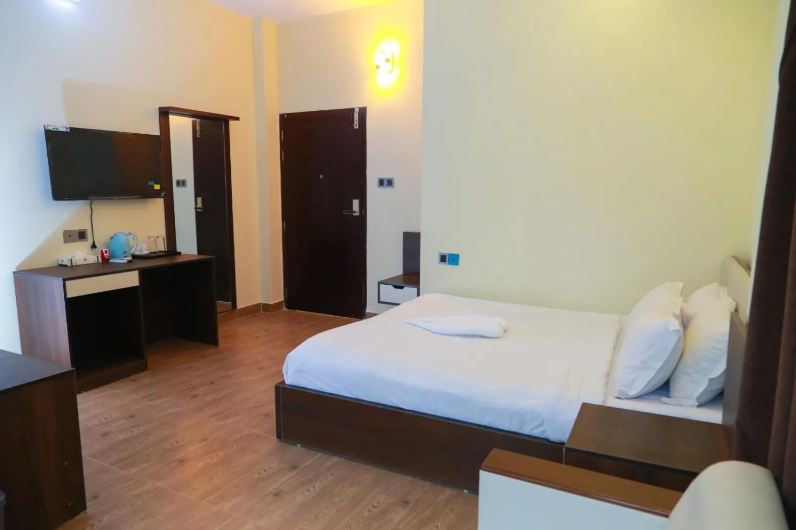 Living room, Bed in Balishira Resort Ltd.