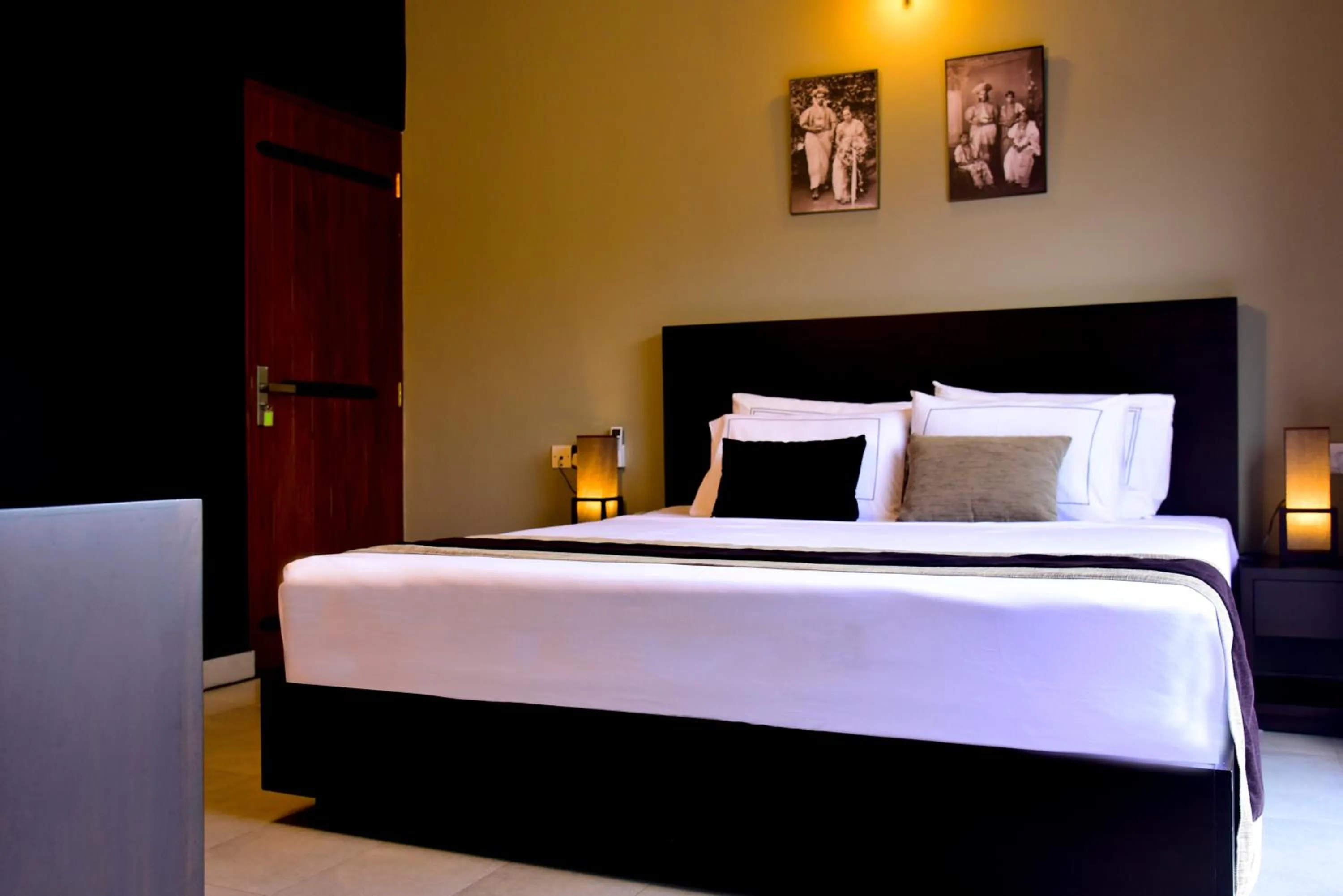 Bed in Pine Hill Residence