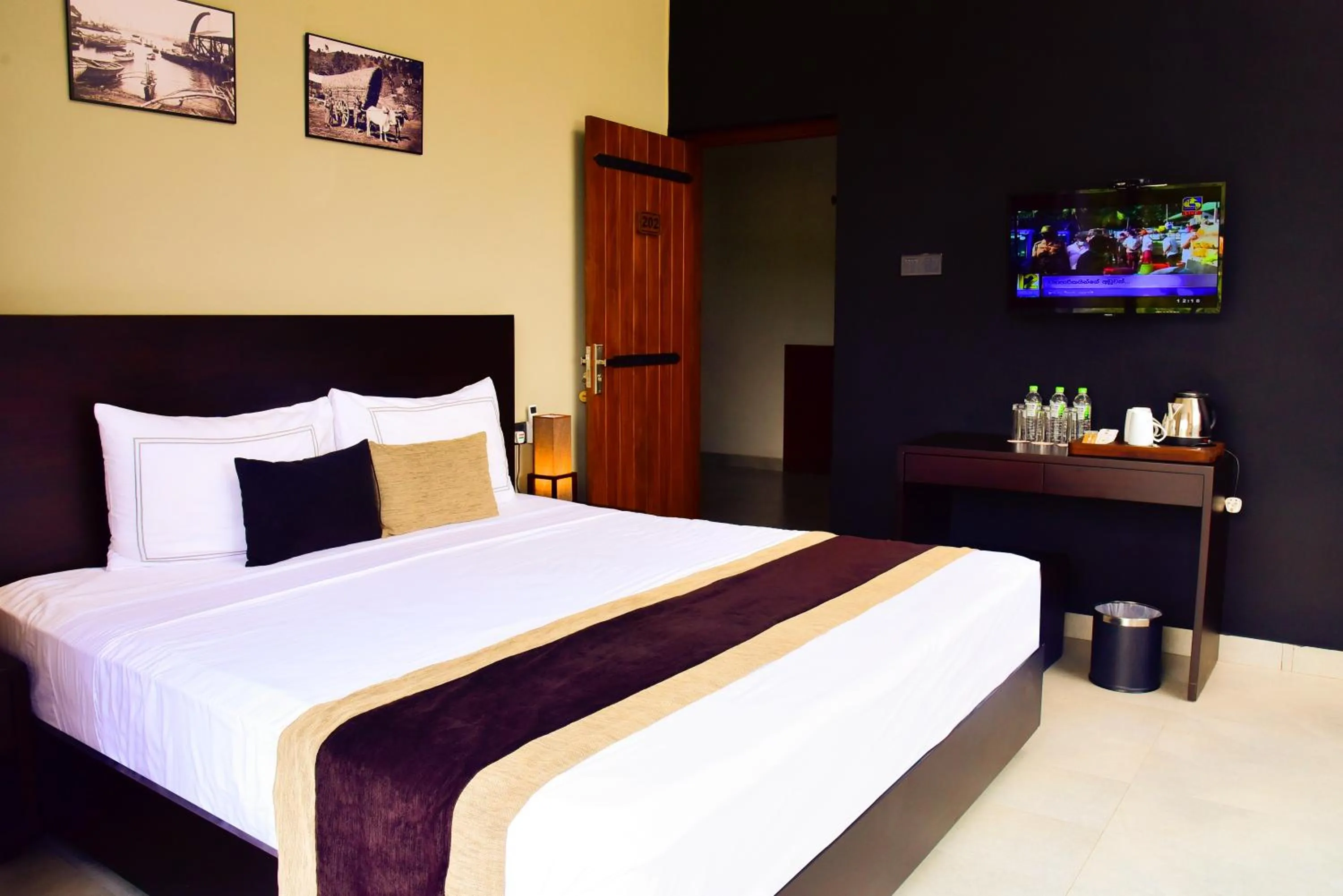 Bed in Pine Hill Residence