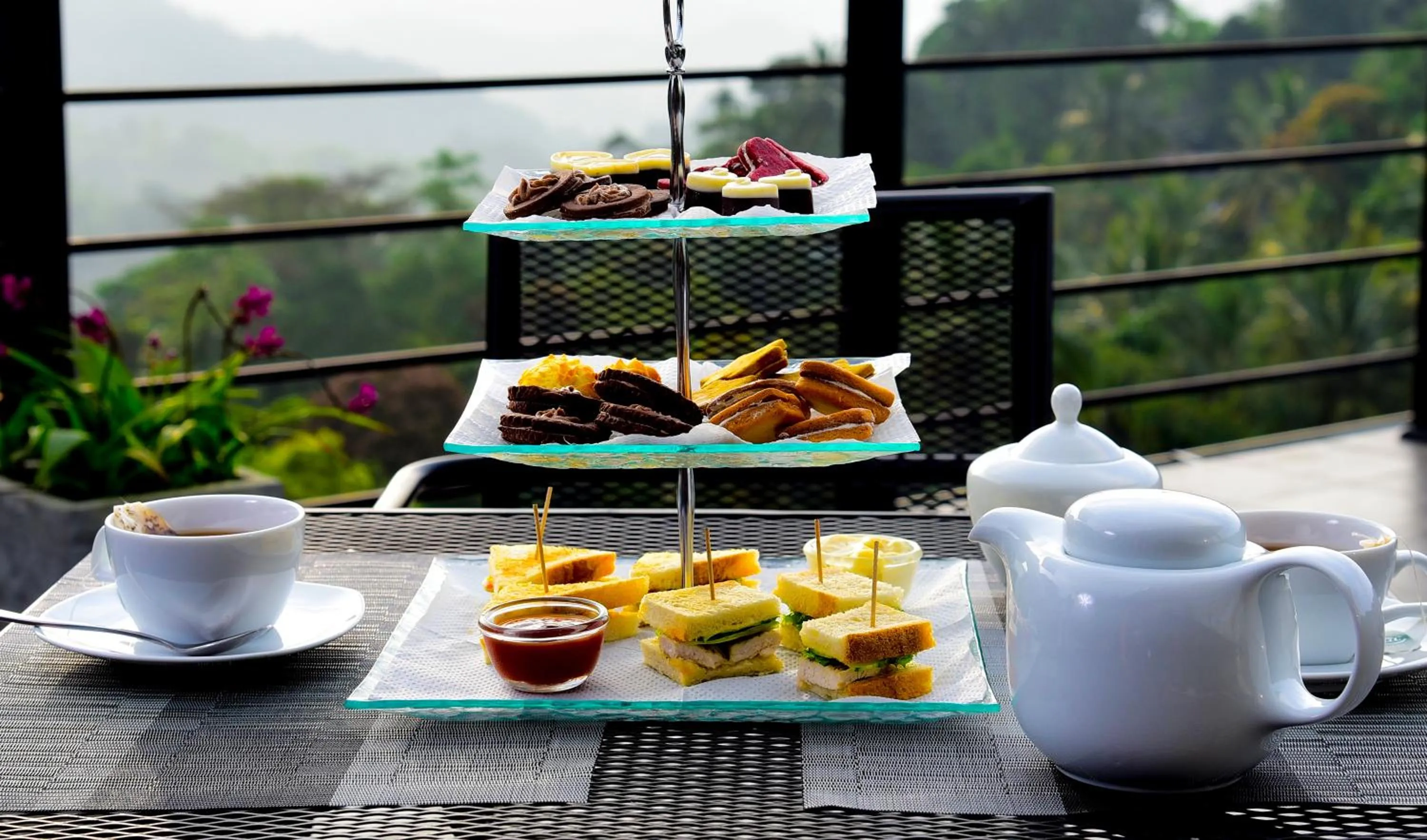 Coffee/tea facilities in Pine Hill Residence