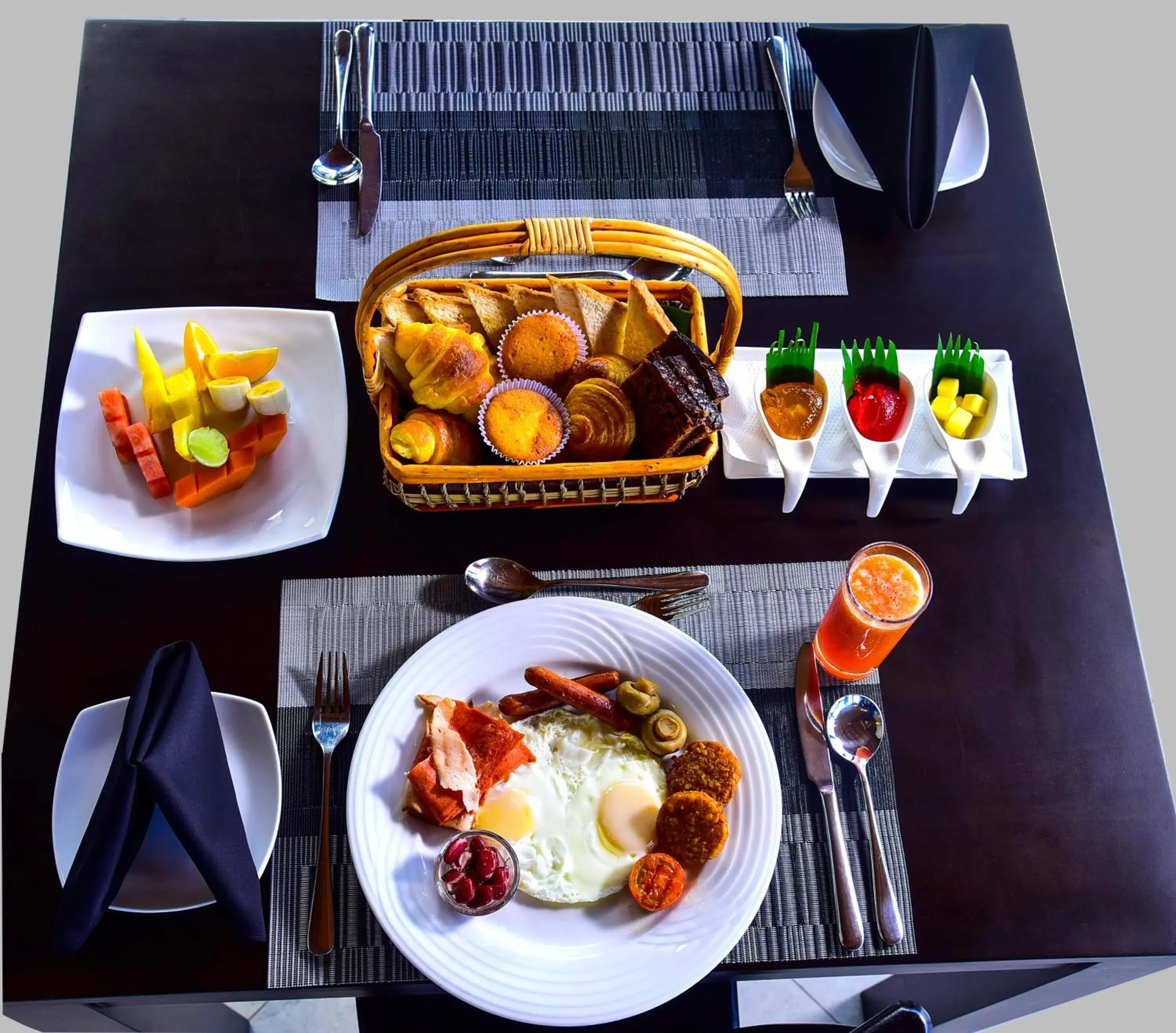 Restaurant/places to eat in Pine Hill Residence Restaurant/places to eat in Pine Hill Residence