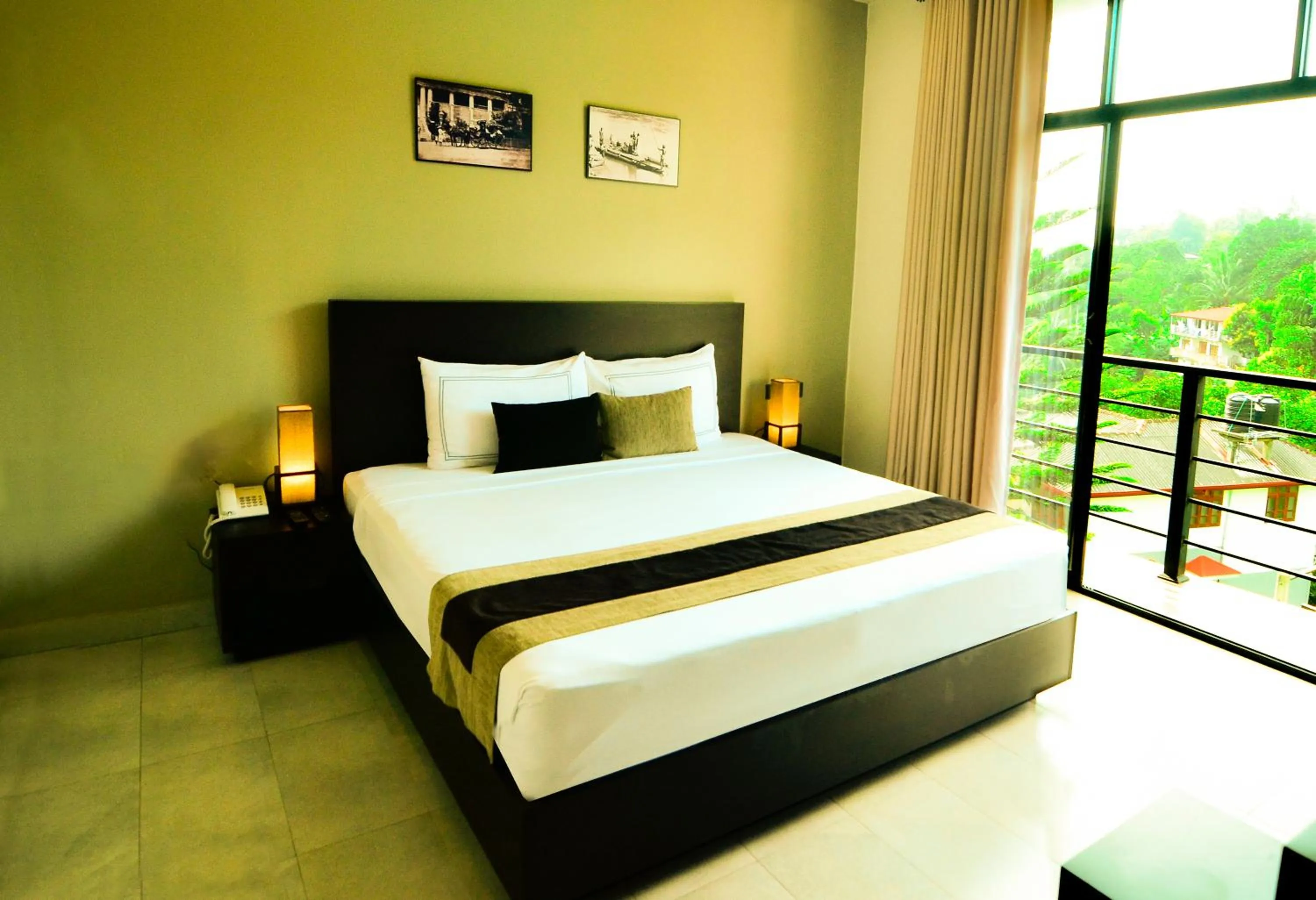 Bed in Pine Hill Residence