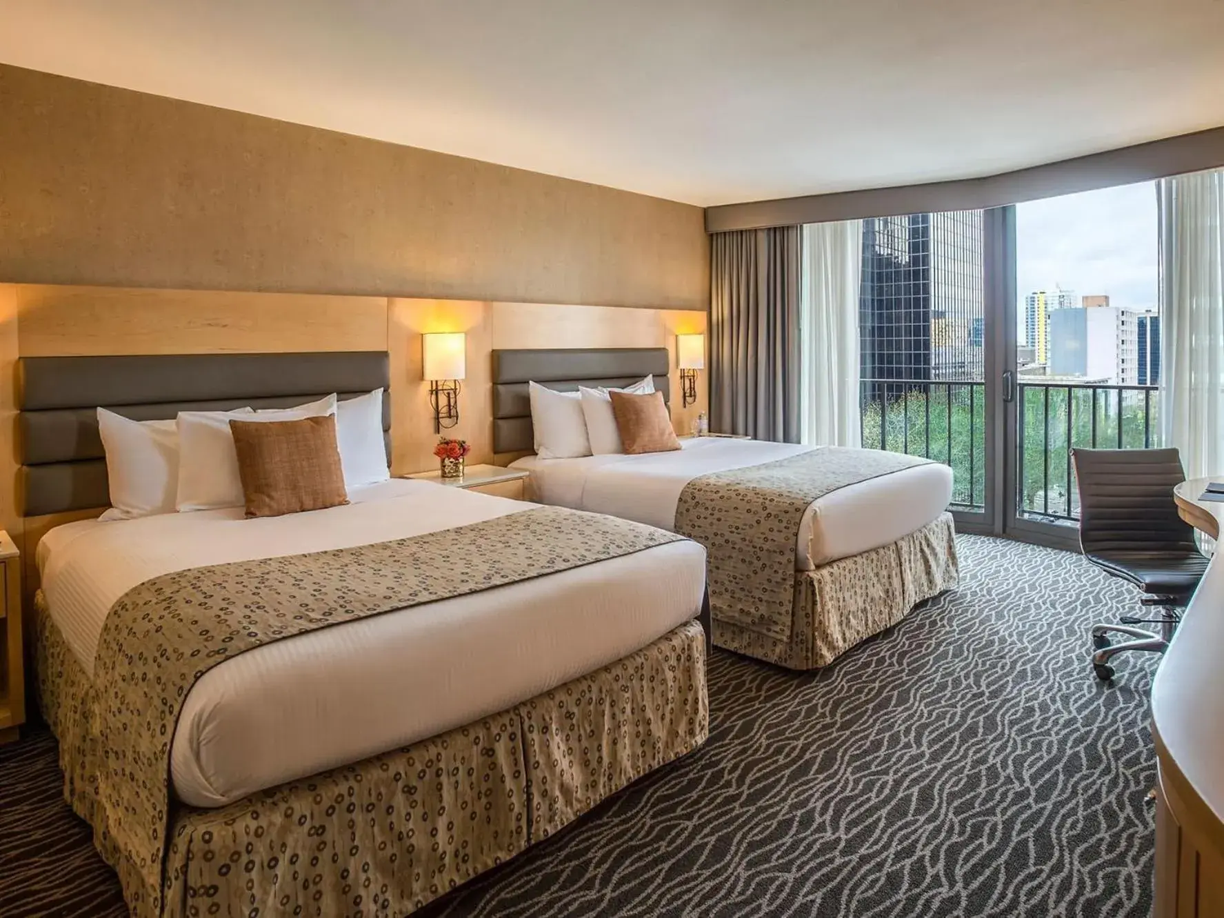 Executive Queen Room with Two Queen Beds with City View in Warwick Seattle Executive Queen Room with Two Queen Beds with City View in Warwick Seattle