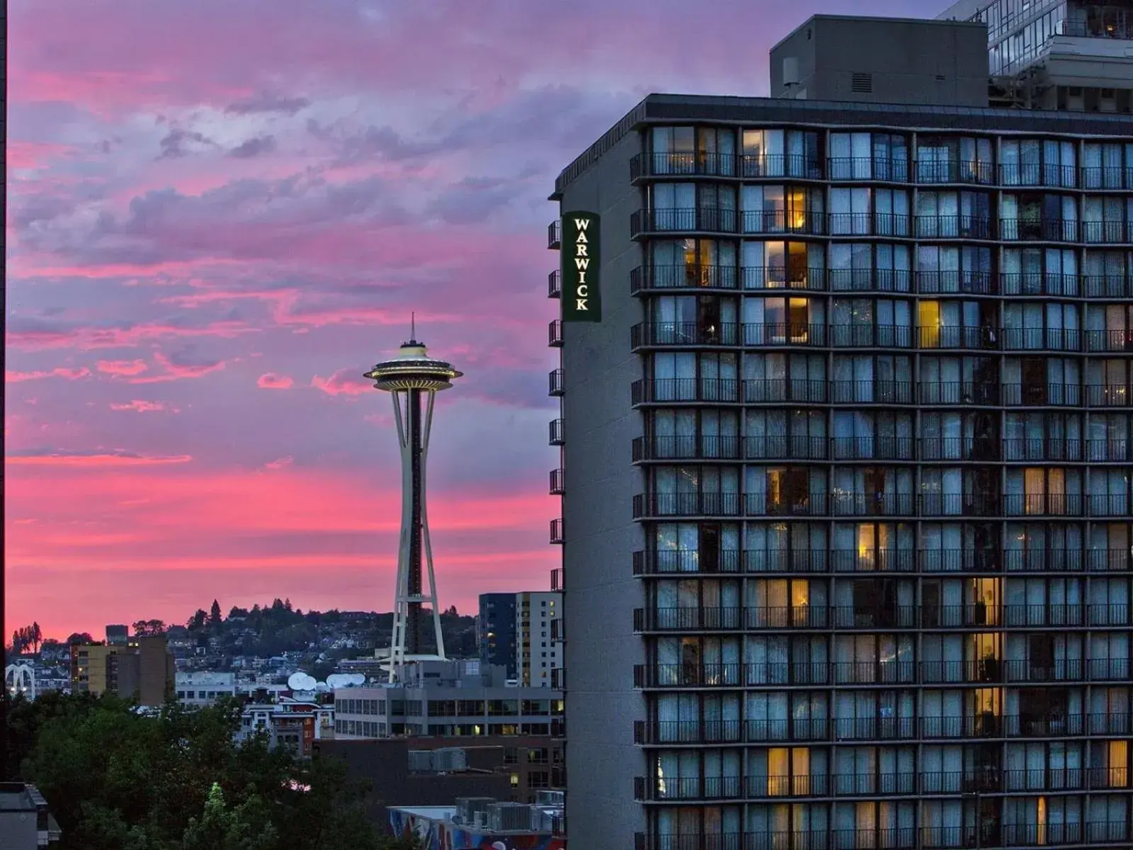 Property building in Warwick Seattle Property building in Warwick Seattle