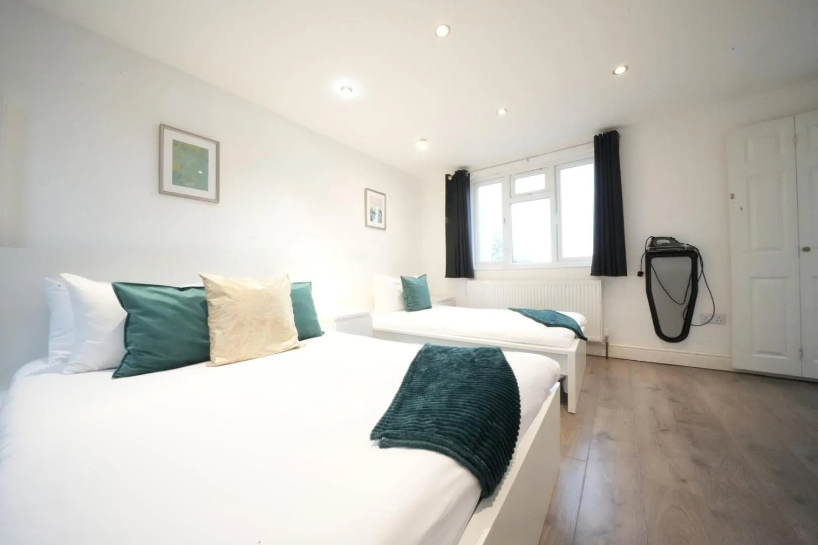 Bed in Grand Airport Ensuites