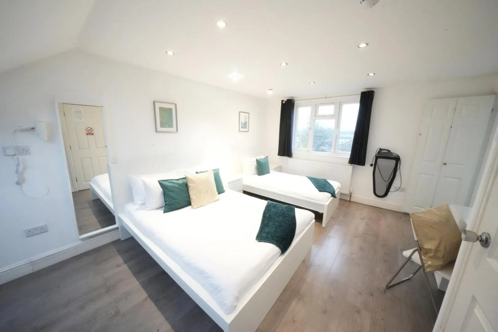 Bed in Grand Airport Ensuites