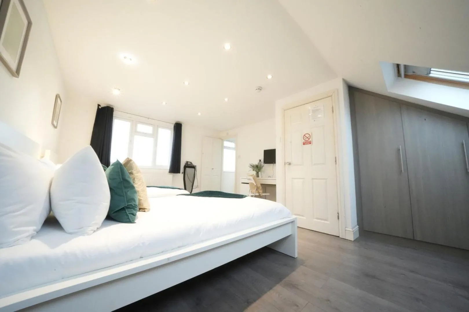 Bed in Grand Airport Ensuites