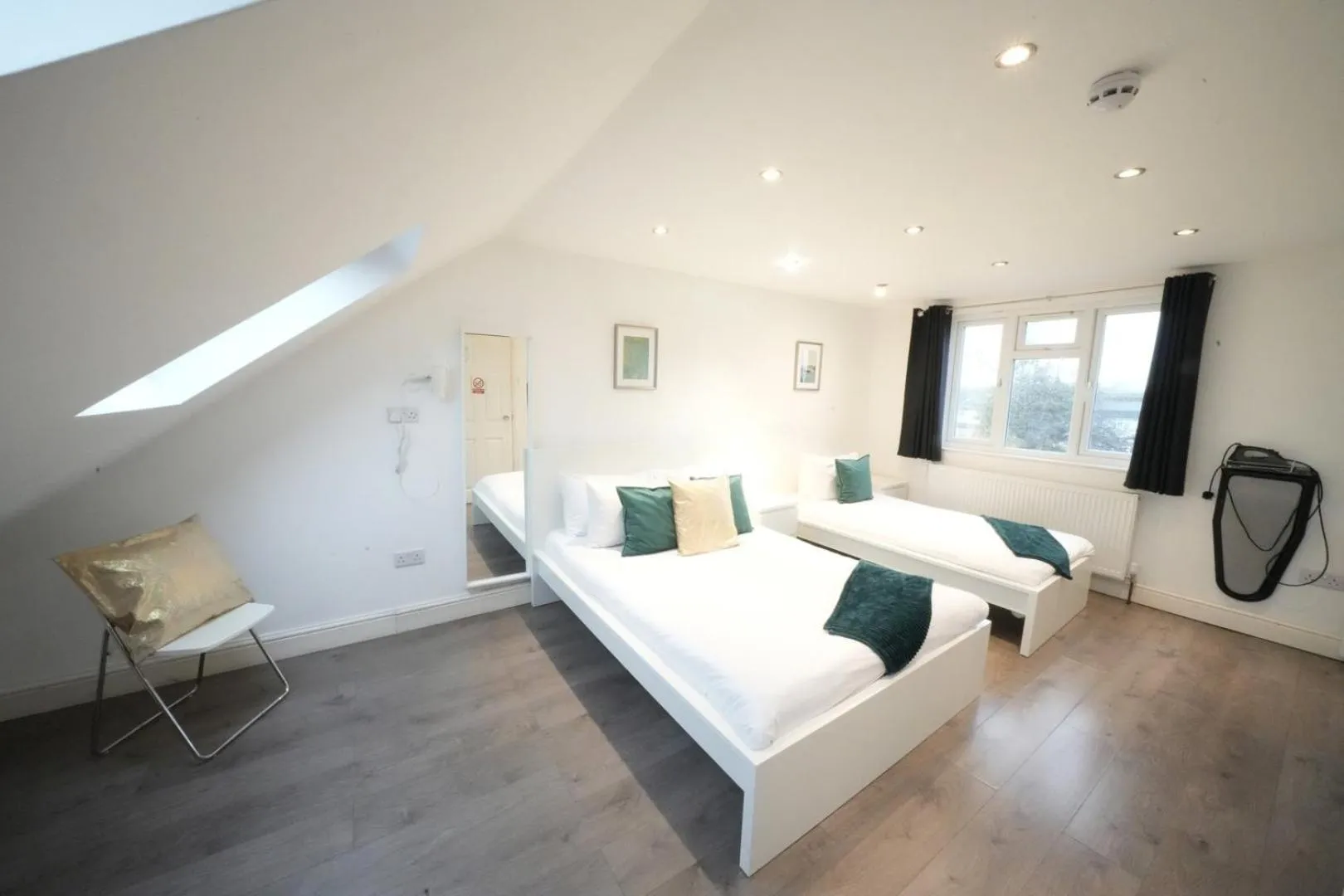 Bed in Grand Airport Ensuites