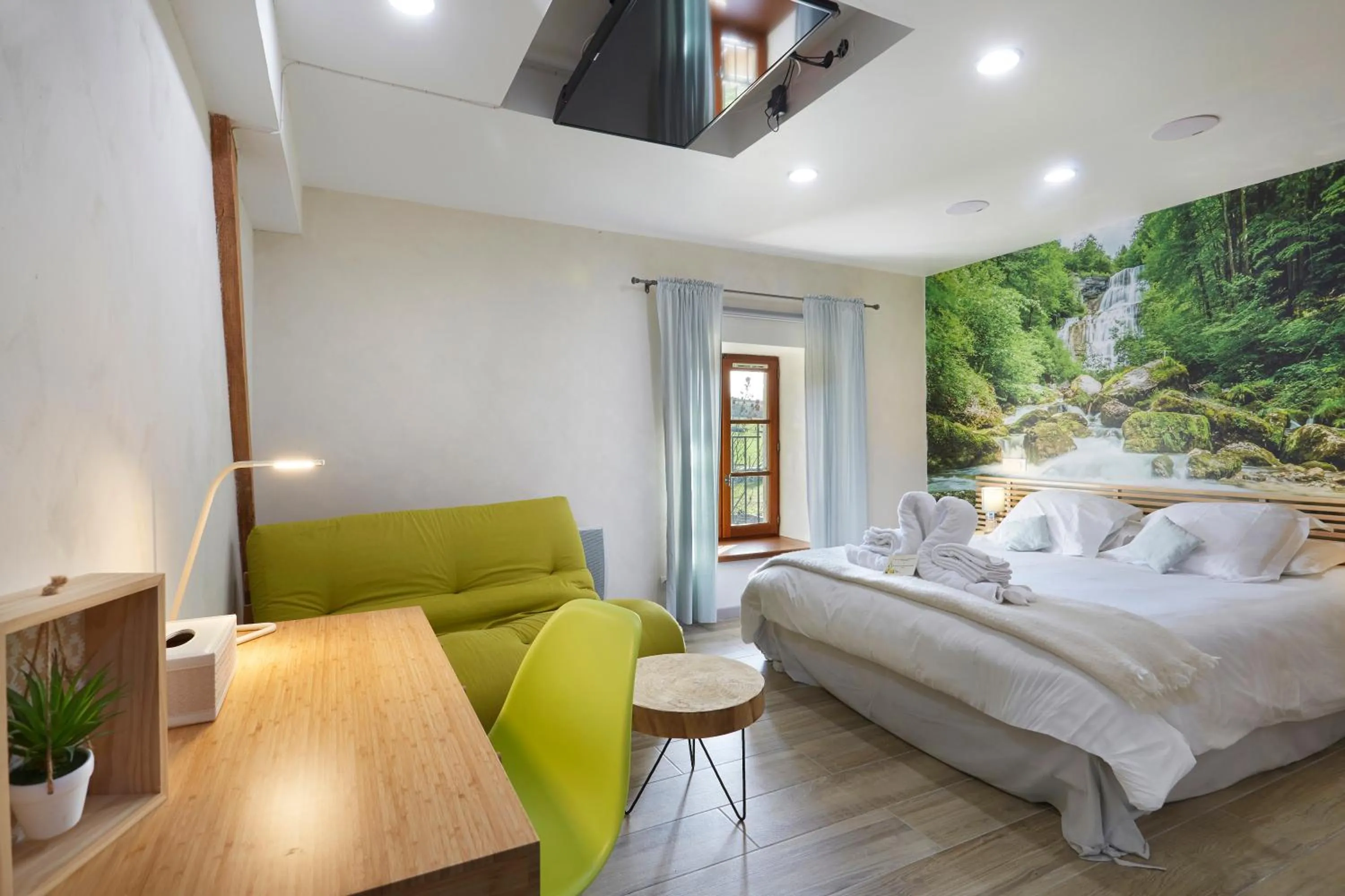 Bedroom, Bed in Domaine de Bersaillin