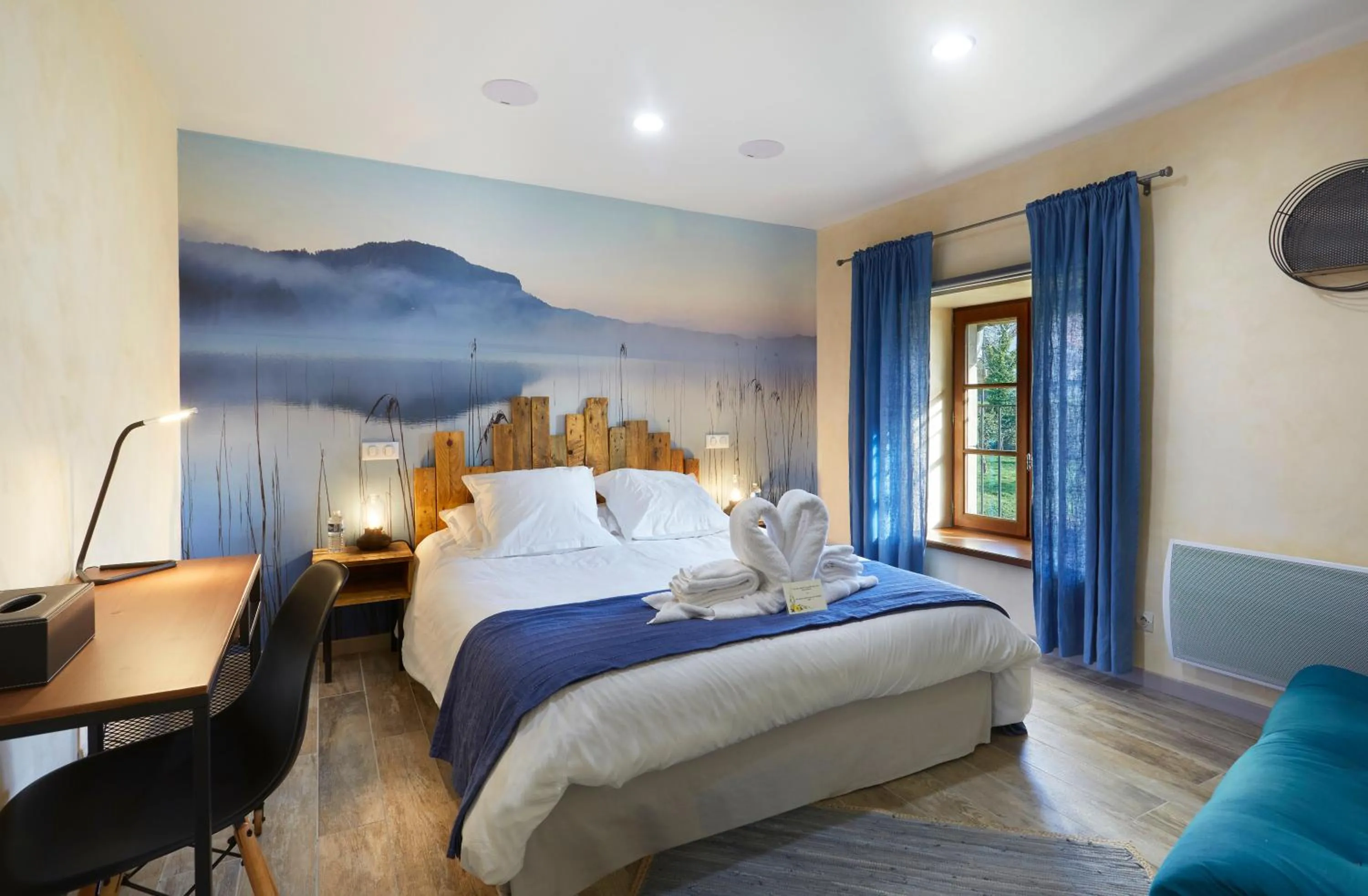 Bedroom, Bed in Domaine de Bersaillin