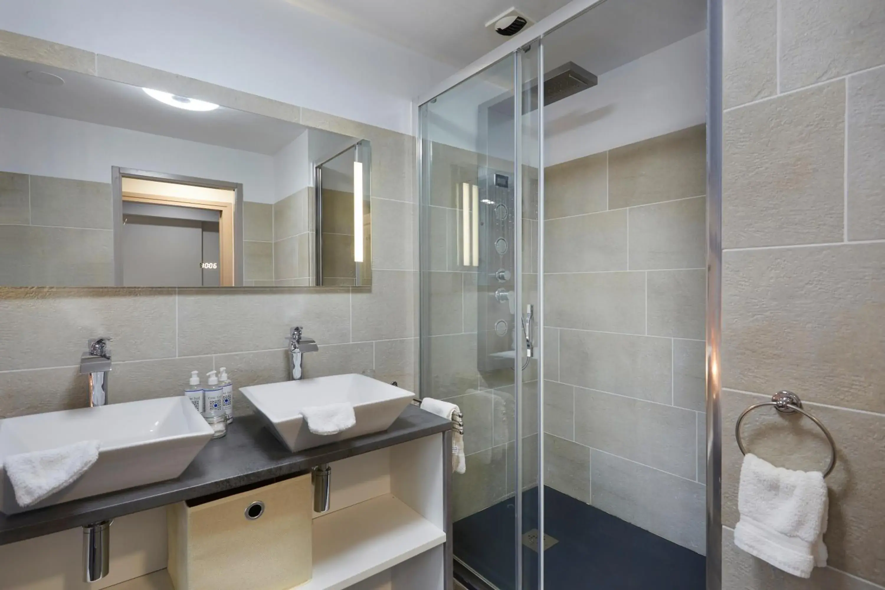 Superior Double Room in Domaine de Bersaillin Superior Double Room in Domaine de Bersaillin