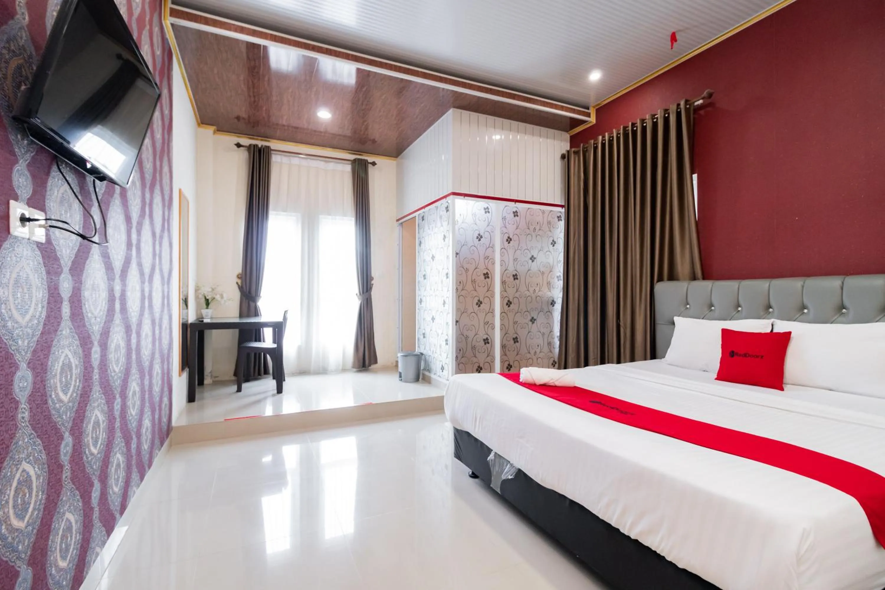 Bedroom, Bed in RedDoorz Syariah near Minangkabau International Aiport