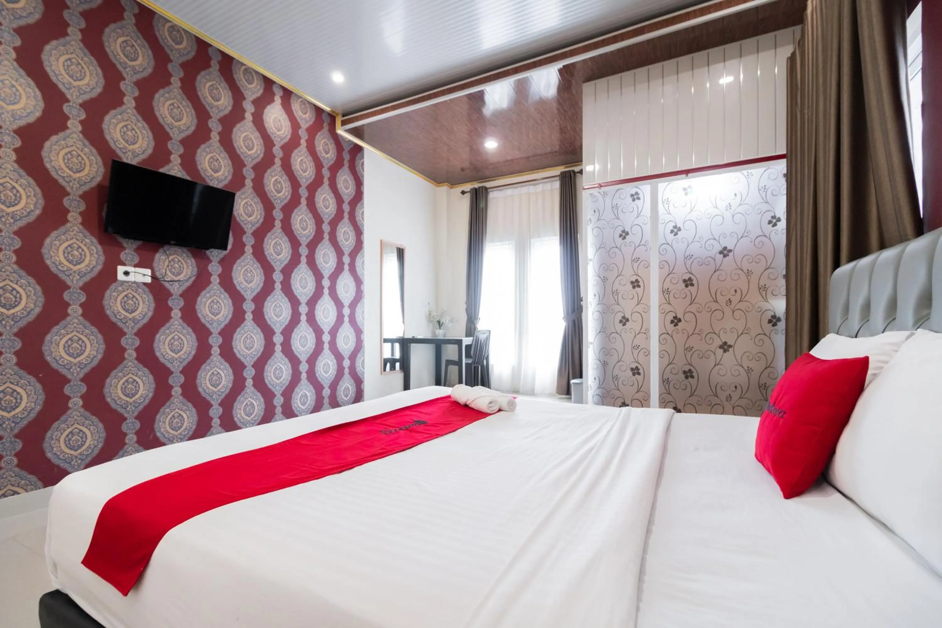 Bedroom, Bed in RedDoorz Syariah near Minangkabau International Aiport