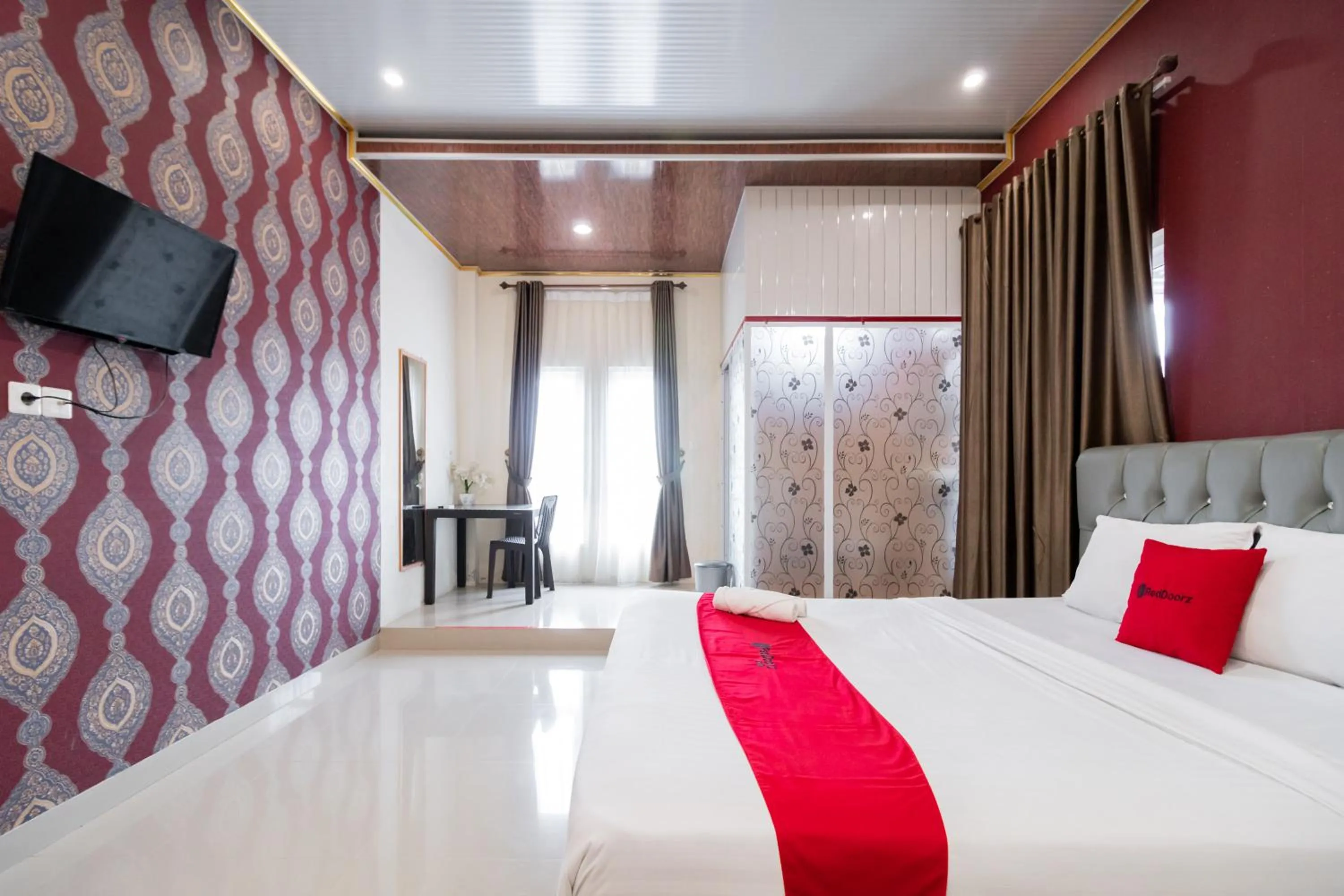 Bedroom, Bed in RedDoorz Syariah near Minangkabau International Aiport