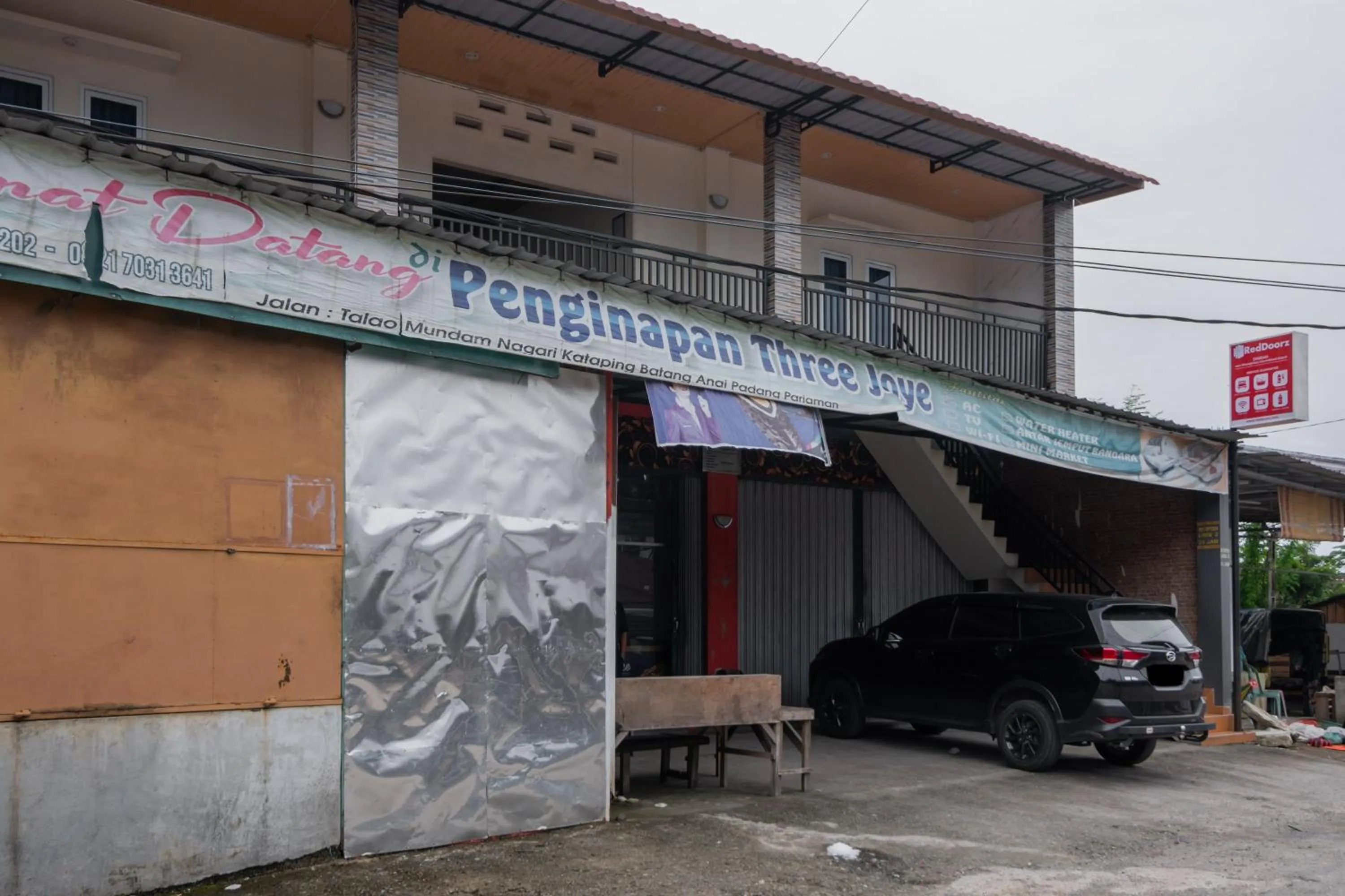 Property building in RedDoorz Syariah near Minangkabau International Aiport