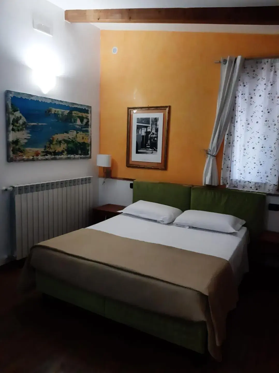 Triple Room with City View in Villa Mola Bed And Breakfast Triple Room with City View in Villa Mola Bed And Breakfast