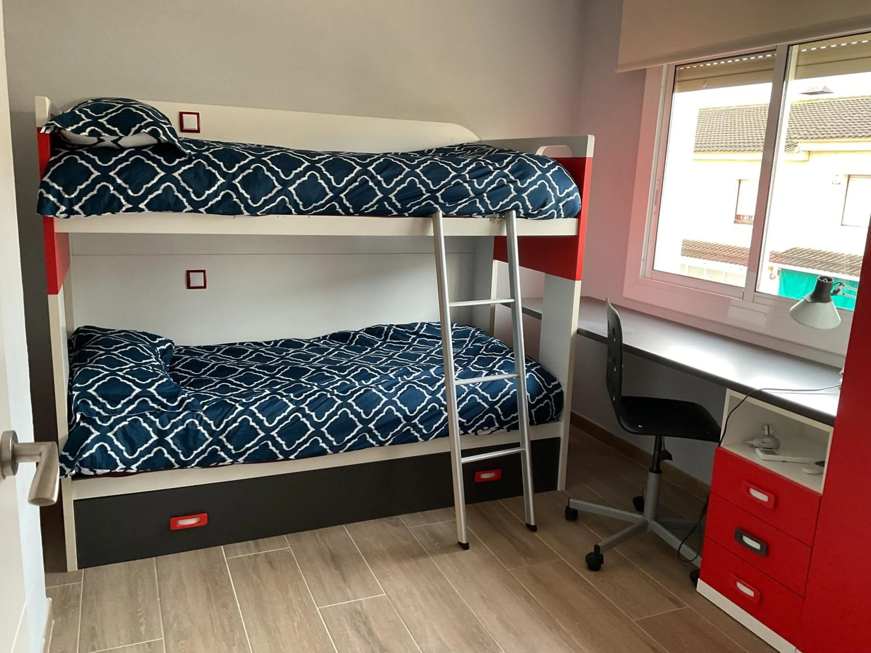 Bed in Casa con Gran Piscina particular cerca playa