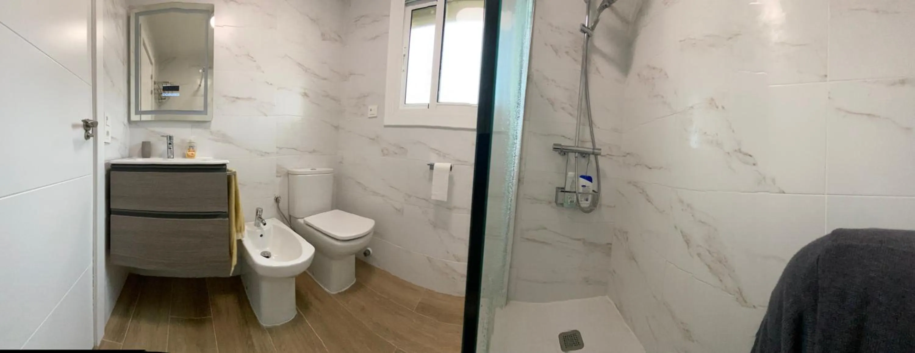 Shower in Casa con Gran Piscina particular cerca playa