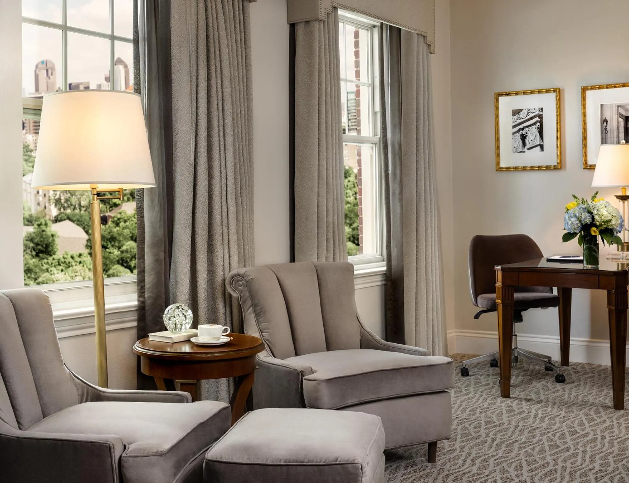 Seating area in Warwick Melrose Hotel