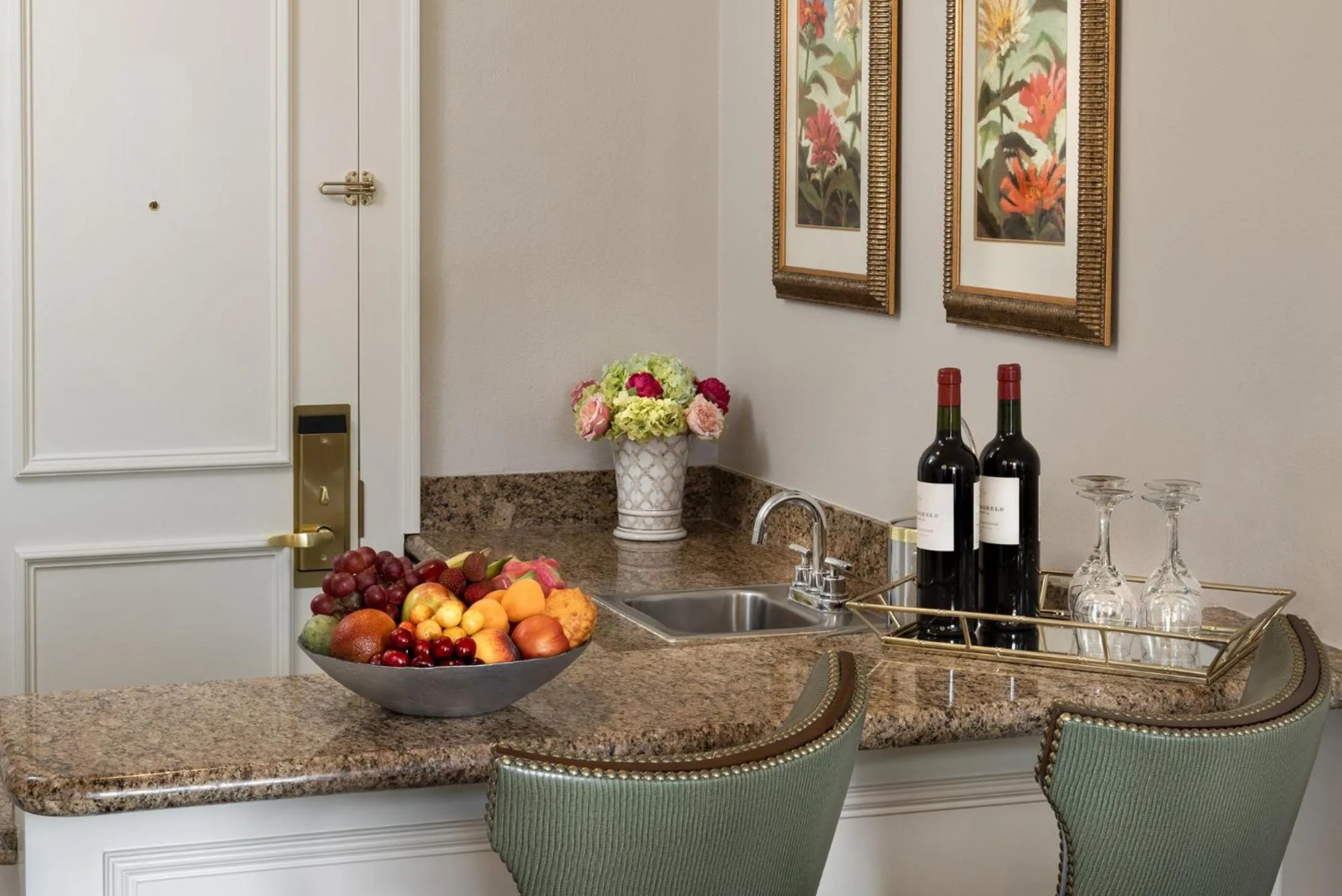 Kitchen or kitchenette in Warwick Melrose Hotel