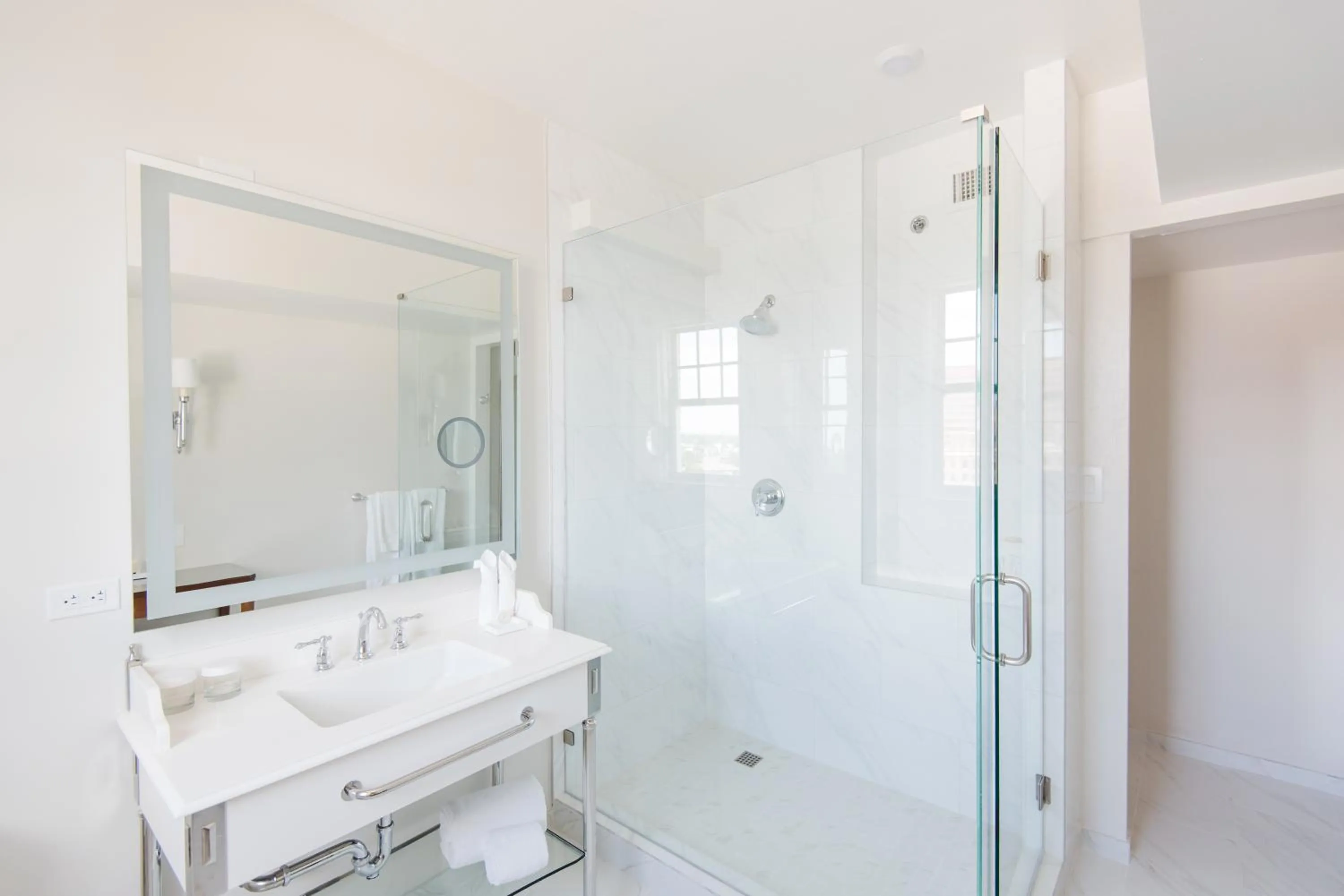 Shower in Warwick Melrose Hotel