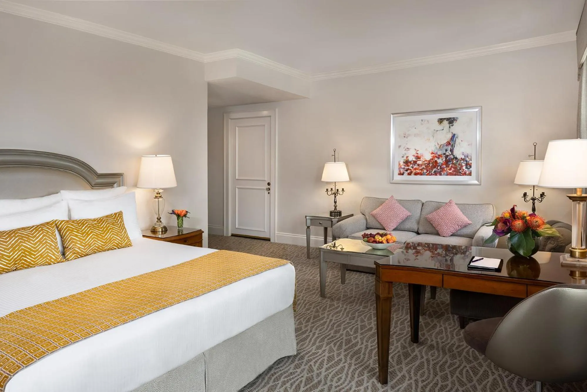 Photo of the whole room, Bed in Warwick Melrose Hotel