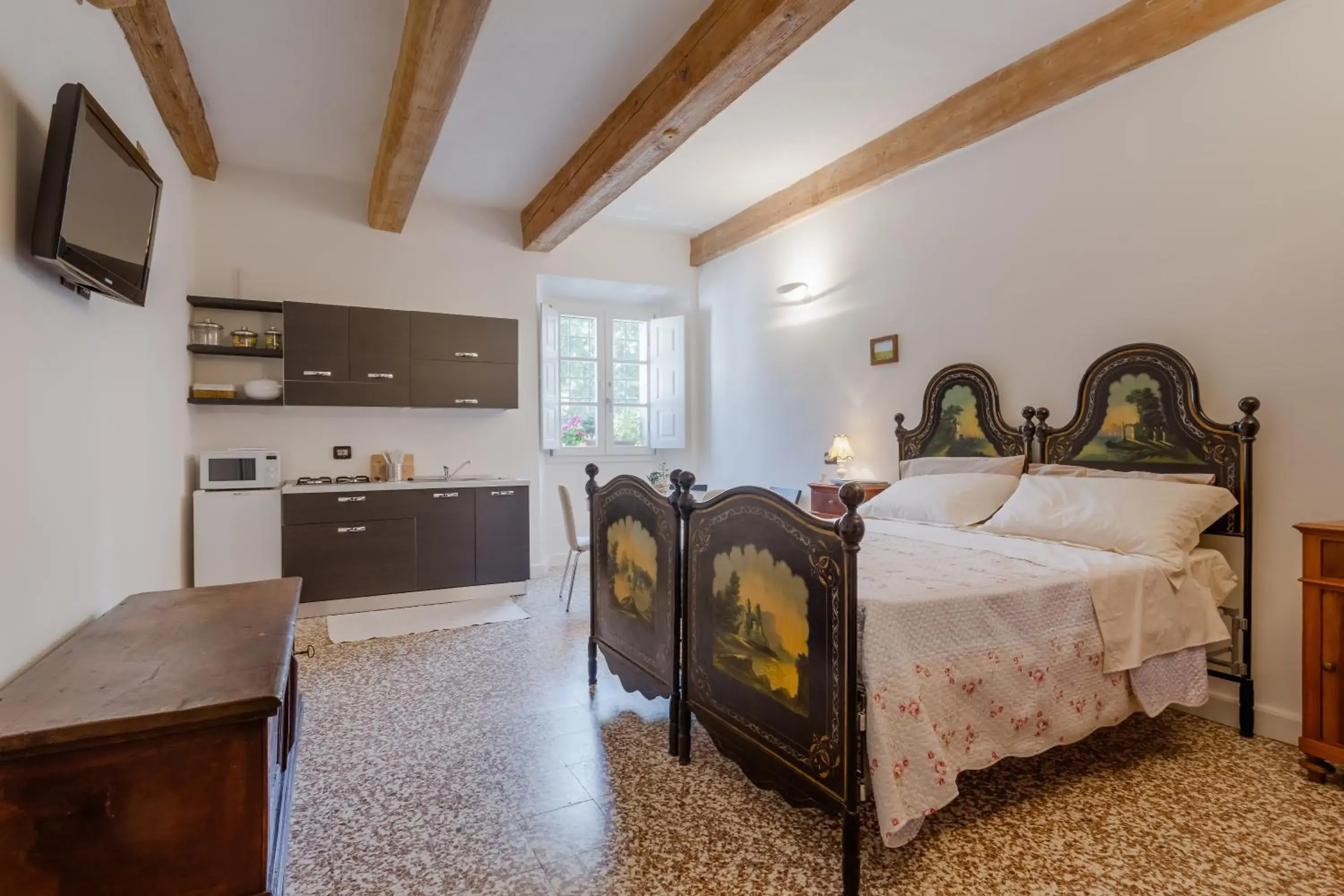 Two-Bedroom Apartment in Il Vecchio Comune Two-Bedroom Apartment in Il Vecchio Comune