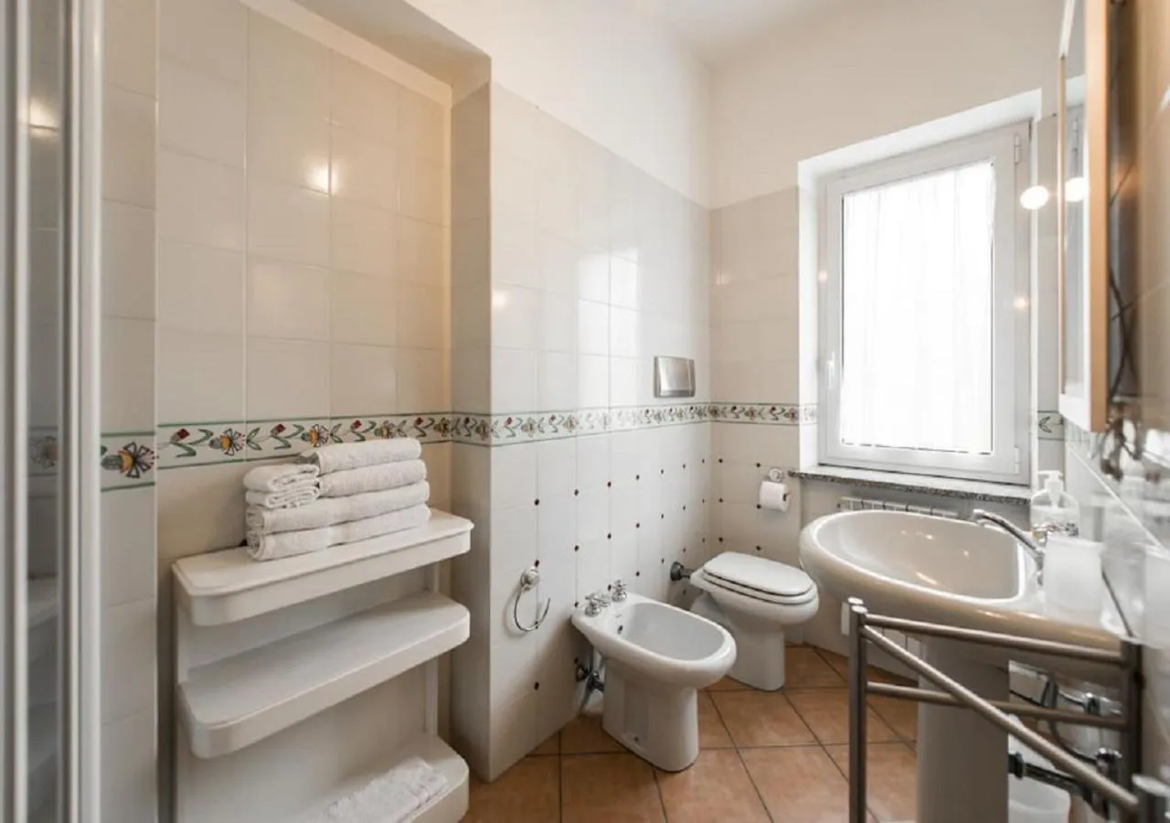 Toilet in Fabiola B & B