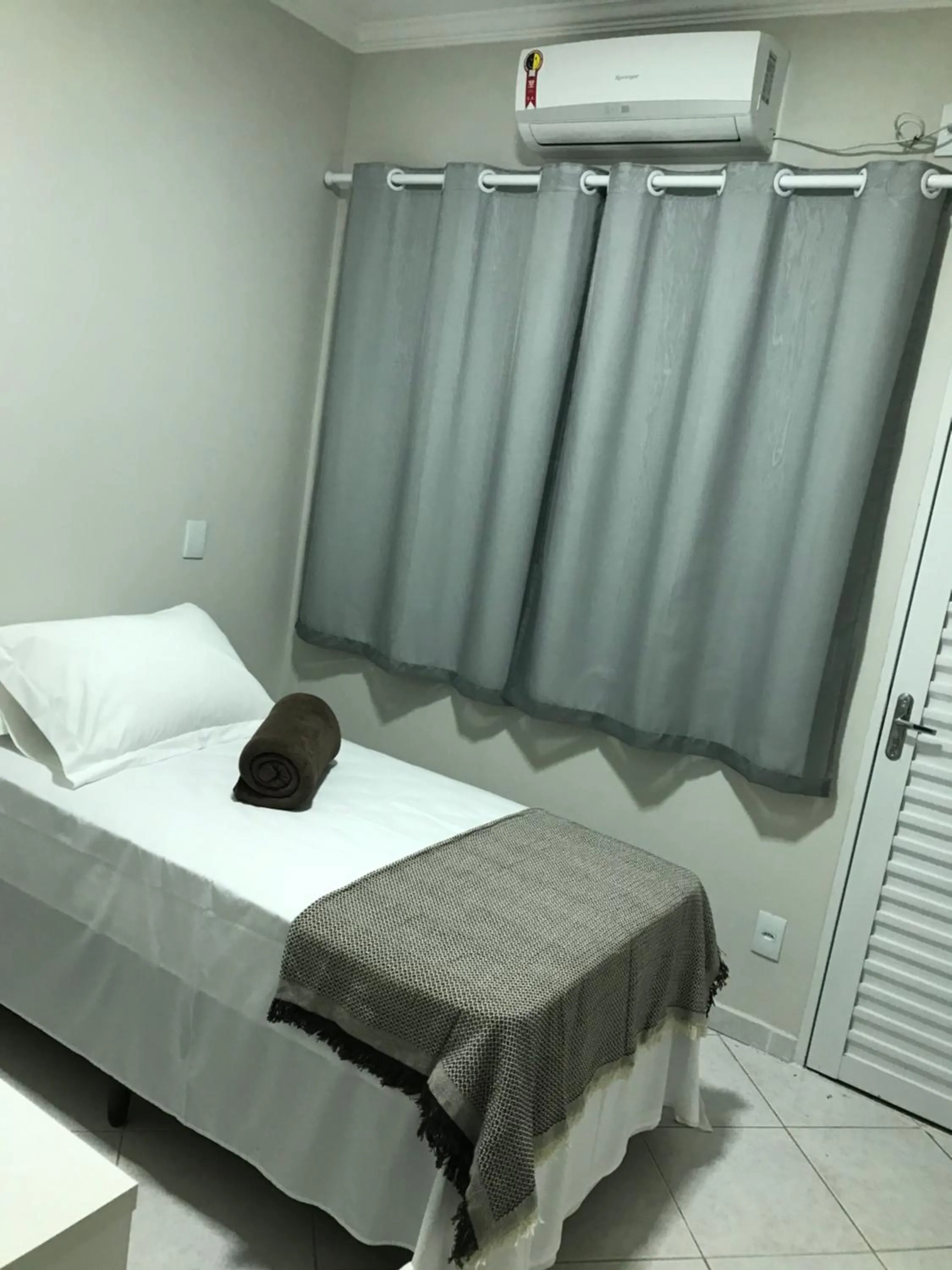 Budget Single Room in HOTEL CASABLANCA