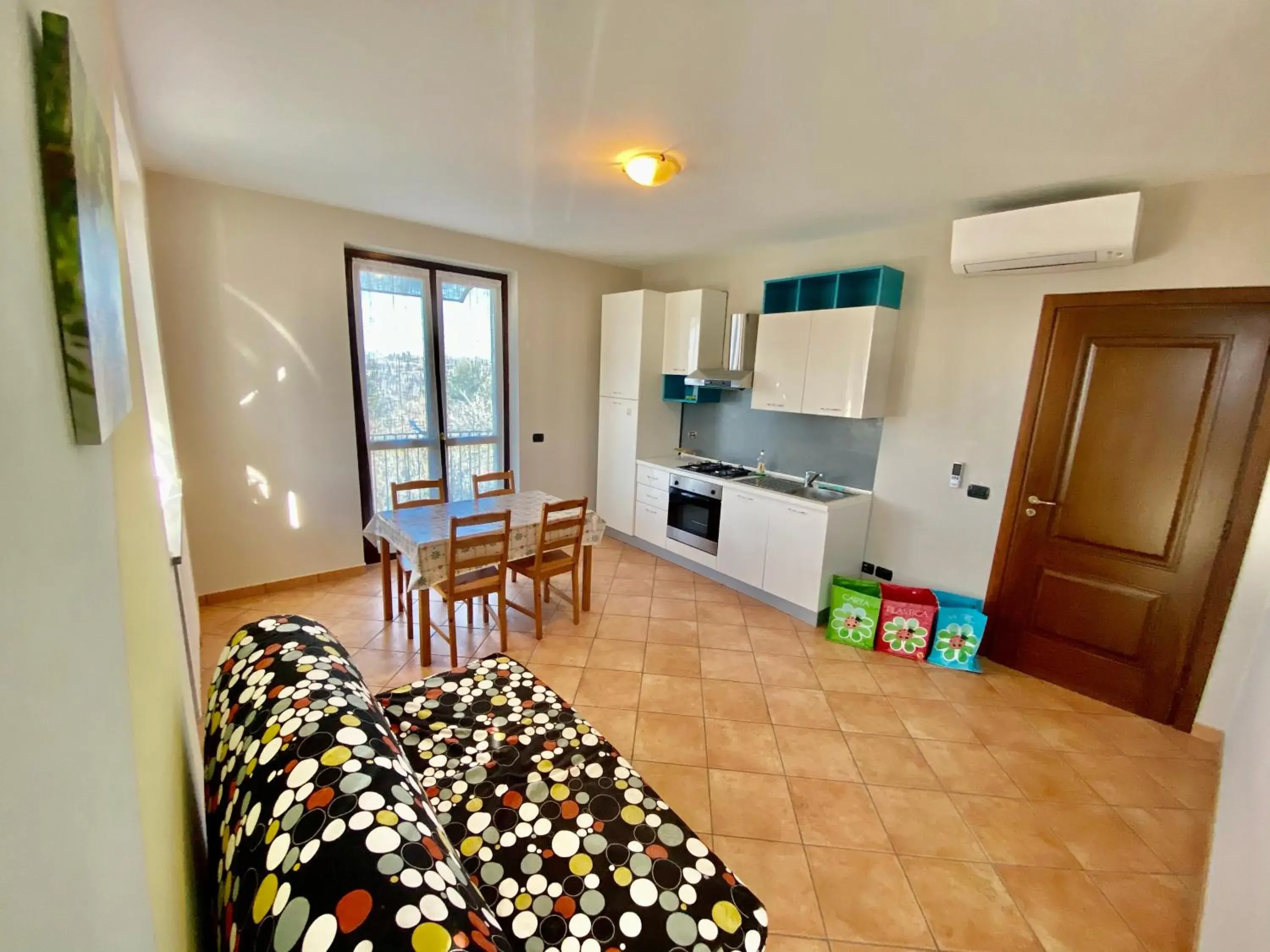 One-Bedroom Apartment with Balcony in The Green Guest House One-Bedroom Apartment with Balcony in The Green Guest House