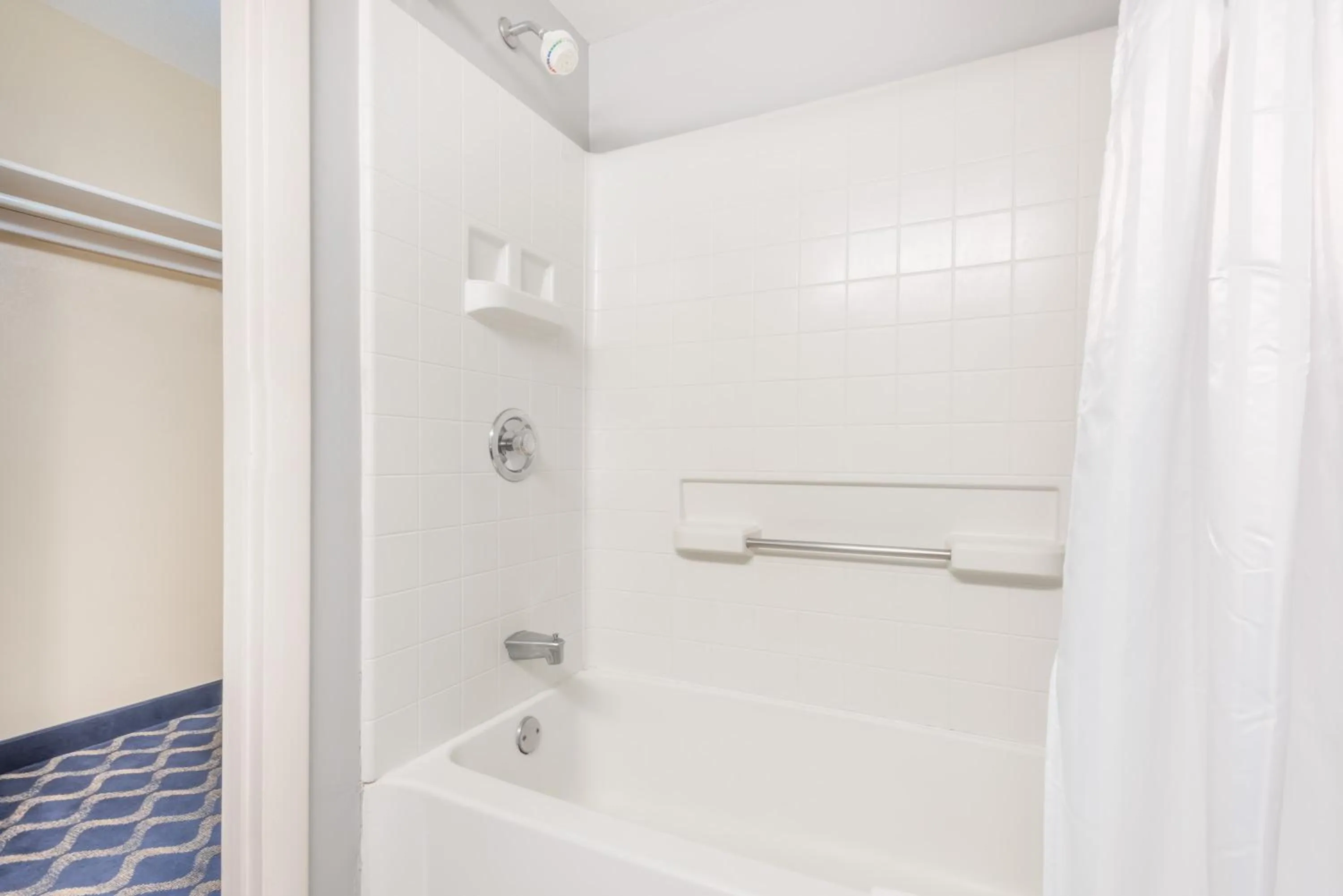 Bathroom in Aderi Hotel Near Casino