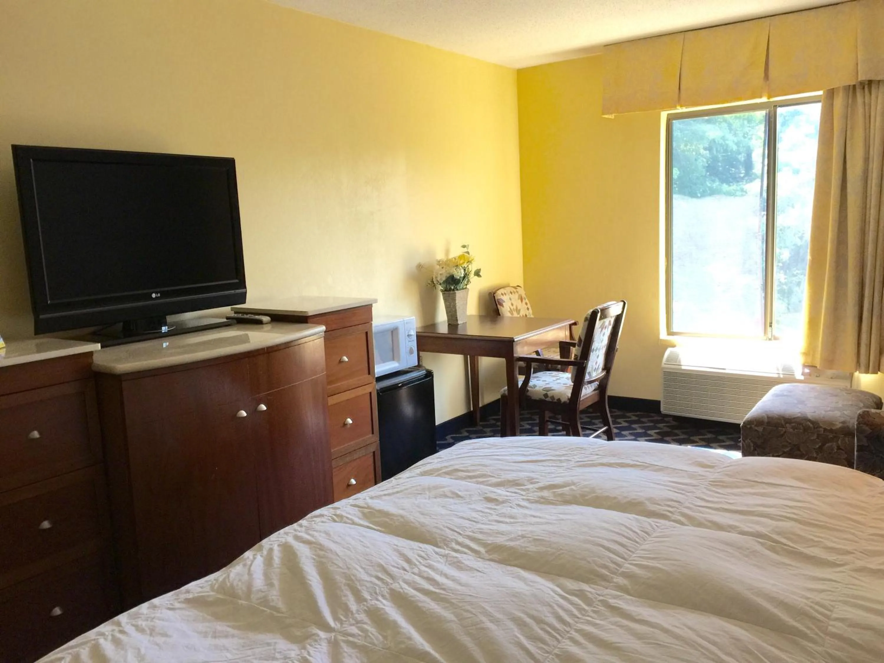 Decorative detail, Bed in Aderi Hotel Near Casino