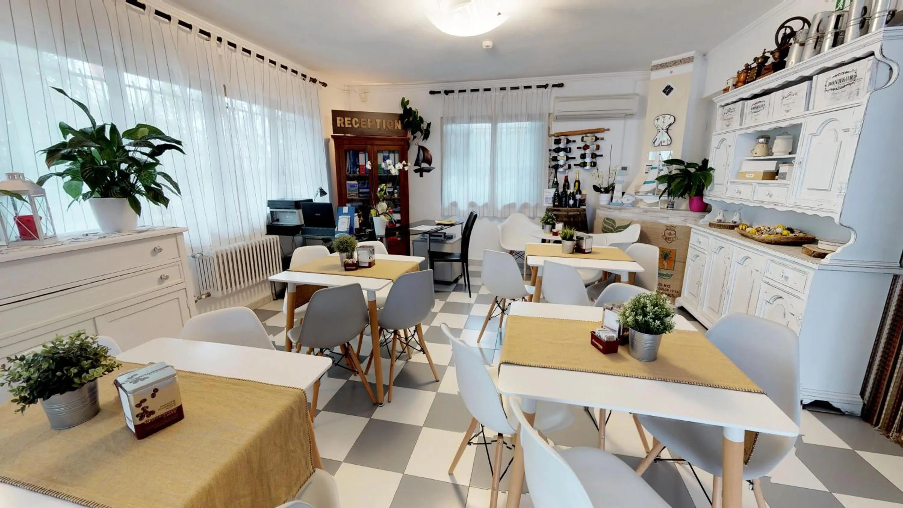 Lobby or reception in Residence Colibrì Family & Bike