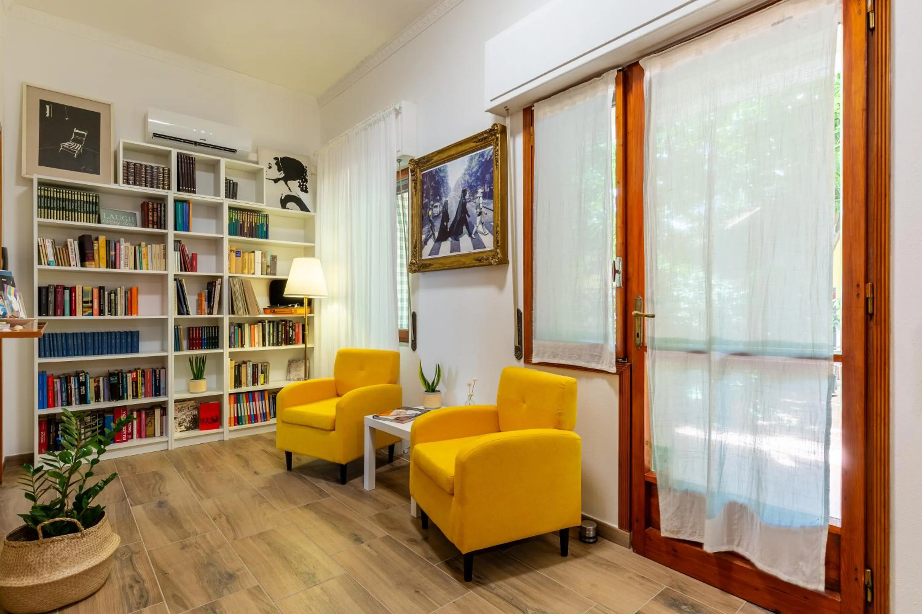 Communal lounge/ TV room in Sa Babbaiola
