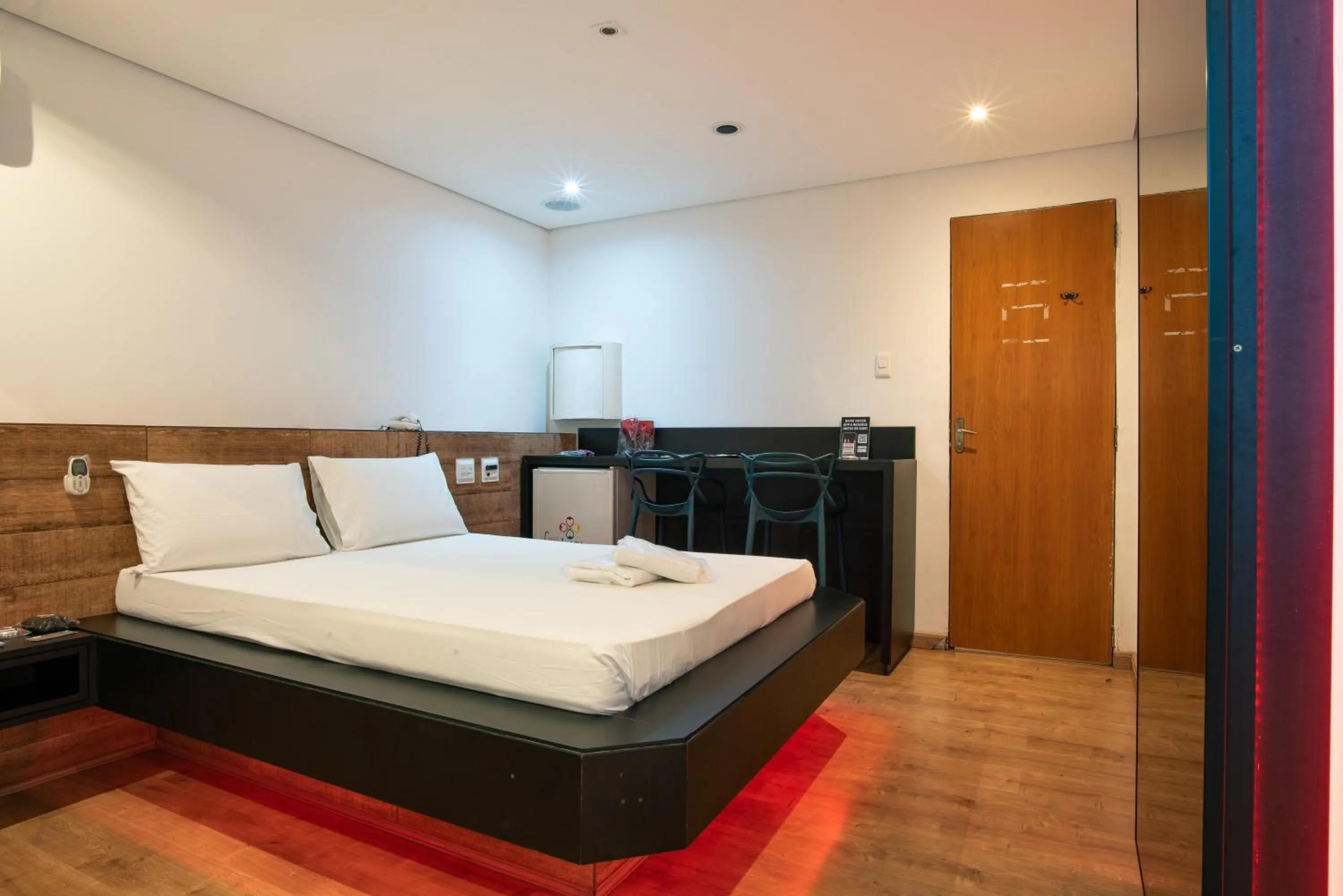 Photo of the whole room, Bed in Motel Fantasy 1