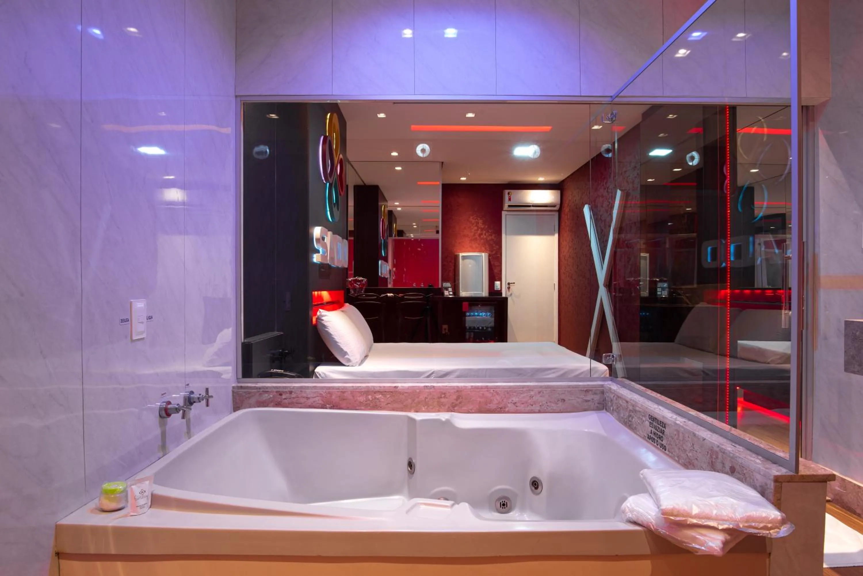 Hot Tub in Motel Fantasy 1