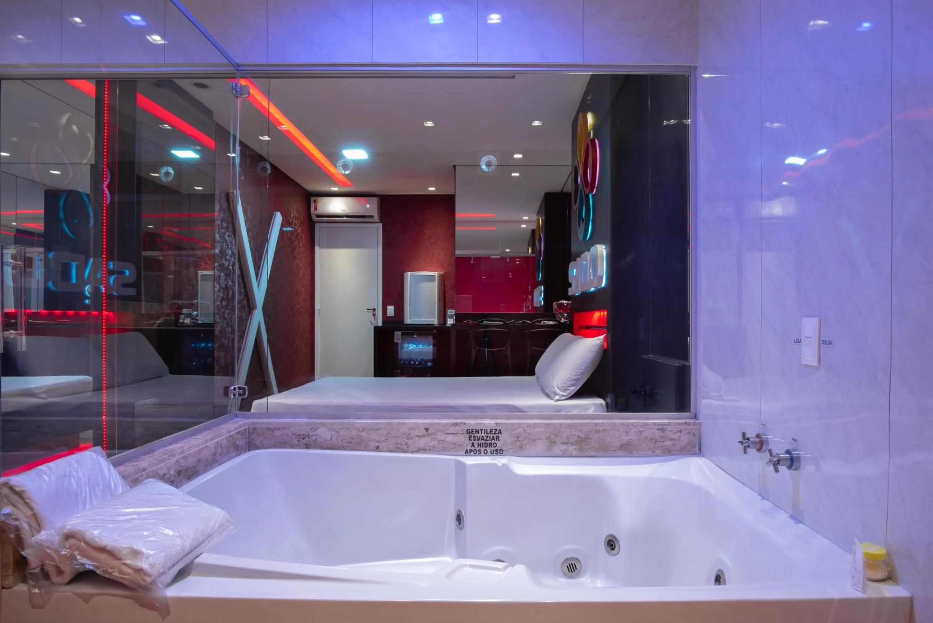 Hot Tub in Motel Fantasy 1