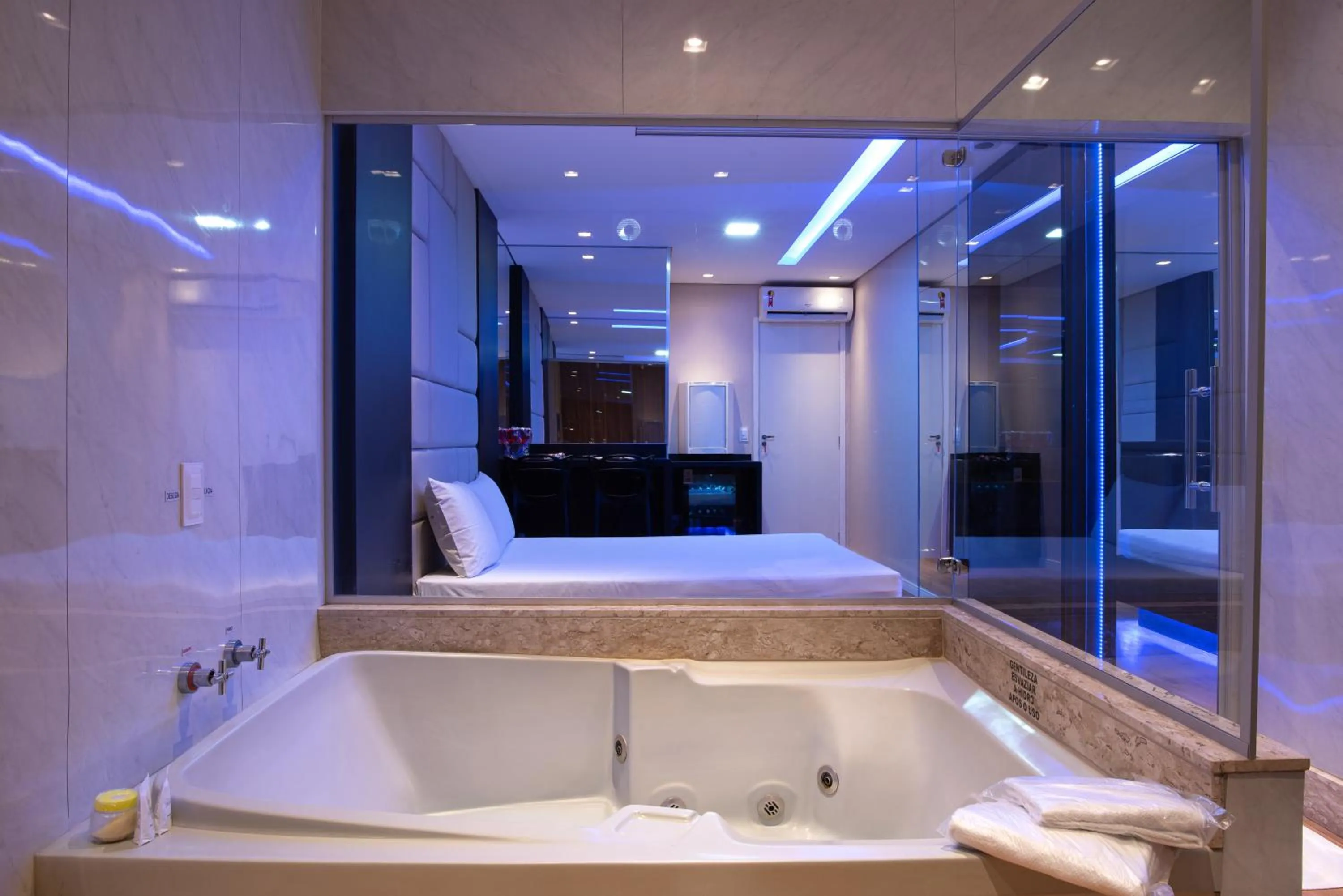 Hot Tub in Motel Fantasy 1