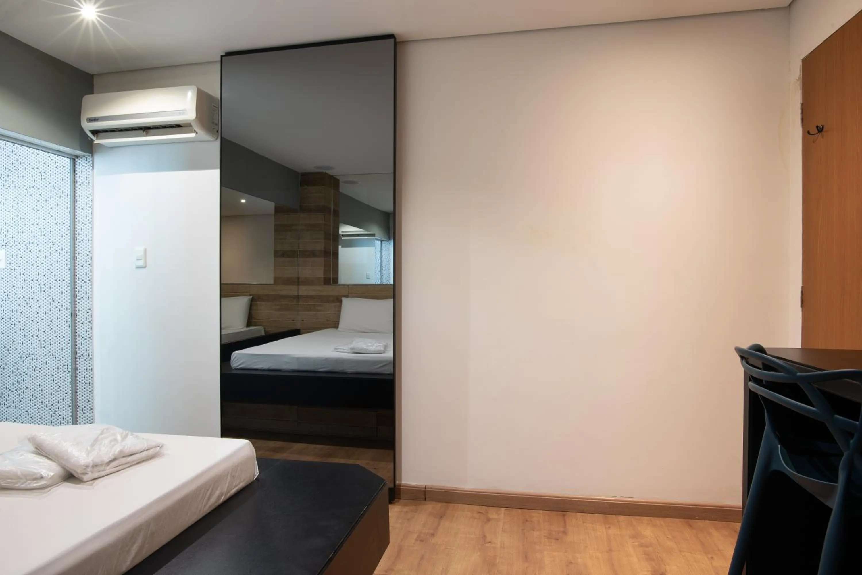 TV and multimedia, Bed in Motel Fantasy 1