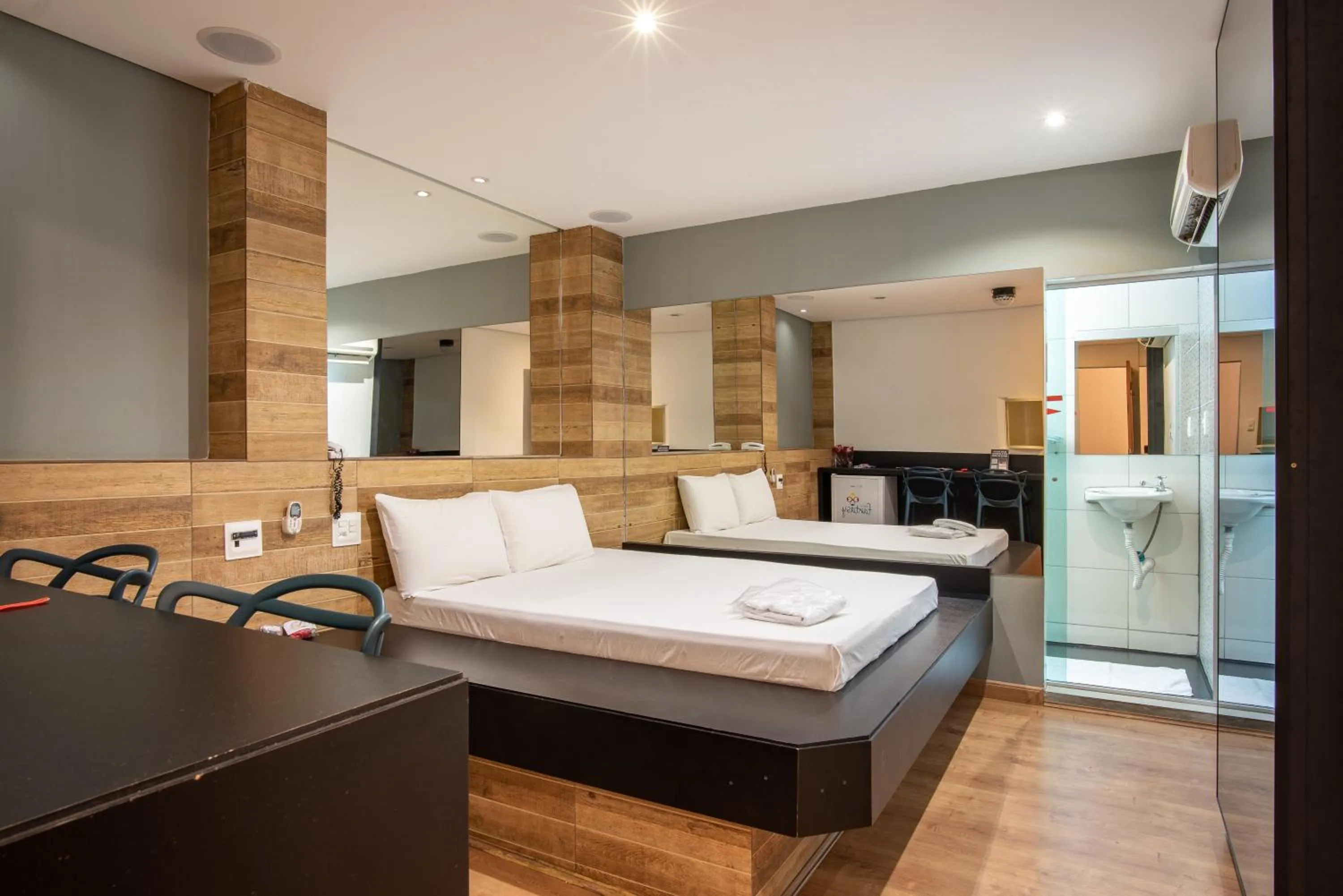 Photo of the whole room, Bed in Motel Fantasy 1